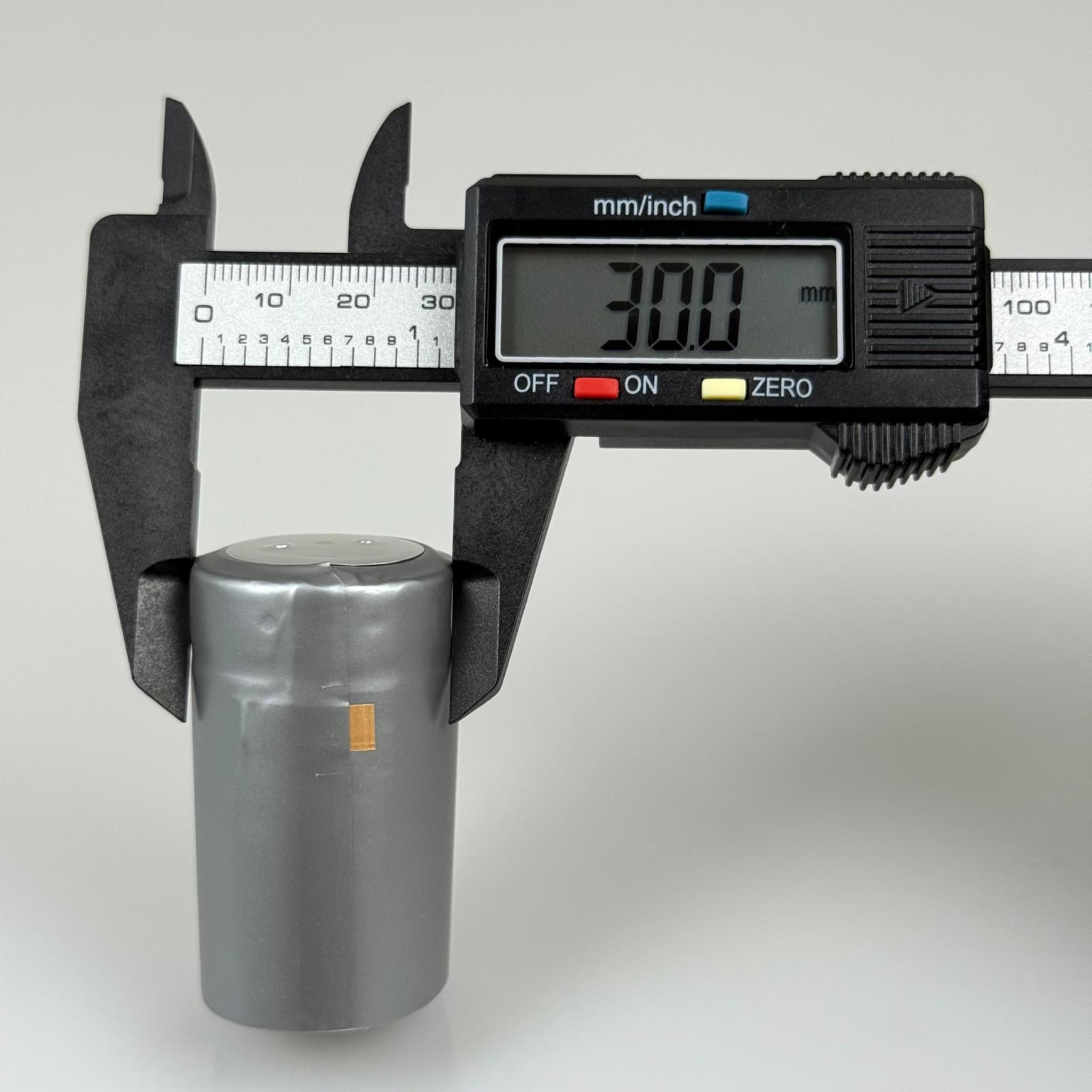 30X50 KAPŞON GÜMÜŞ  !!DİKKAT - SADECE ÇAKMA AĞIZ İÇİN!! BASTIRARAK KAPANAN ŞİŞELERDE KULLANILIR.