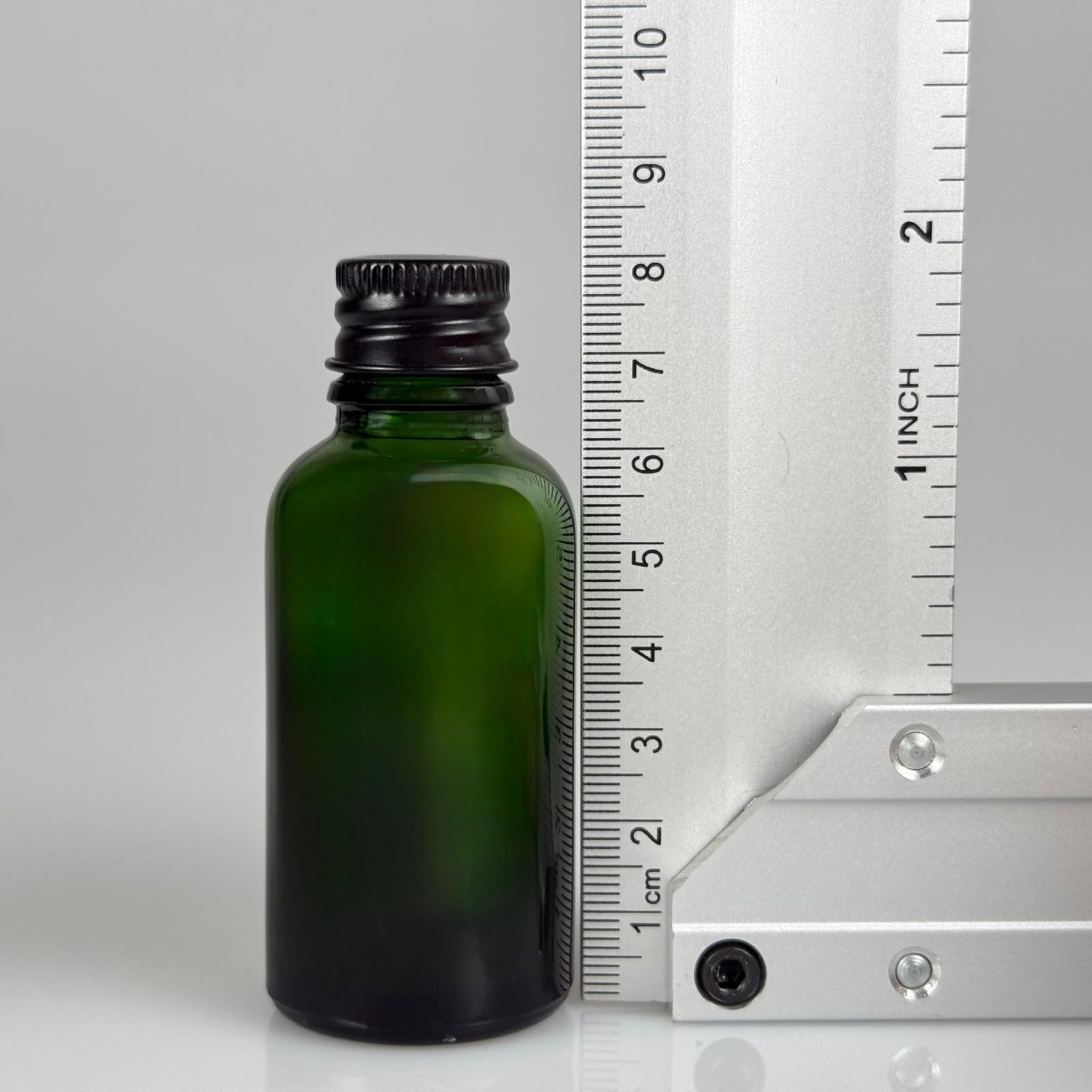 30 CC YEŞİL CAM ŞİŞE + KÖPÜK CONTALI SİYAH ALÜMİNYUM METAL KAPAKLI + DAMLALIKLI KOLONYA TIPALI TAKIM - 30 ML YEŞİL CAM ŞİŞE
