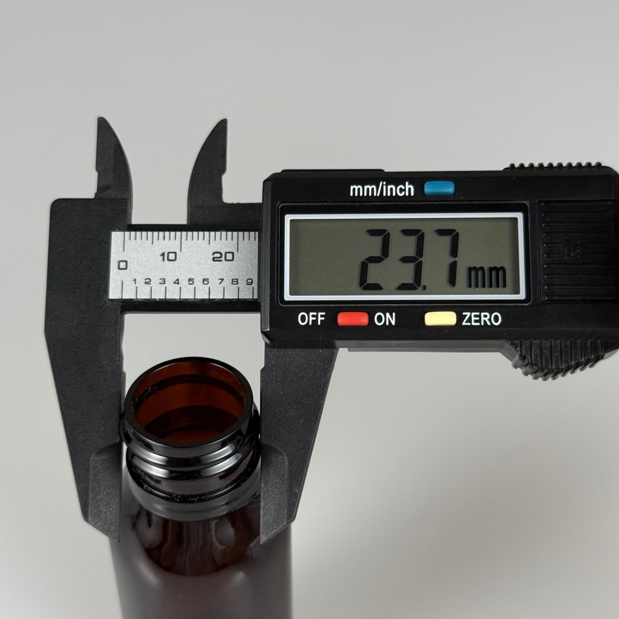 50 CC AMBER SERT PLASTİK ŞİŞE (12 GR) 24 MM EP