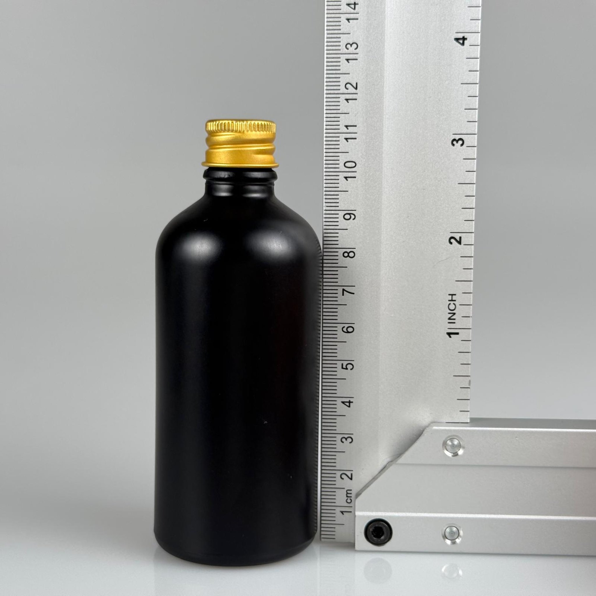 100 CC MAT SİYAH CAM ŞİŞE + KÖPÜK CONTALI GOLD ALÜMİNYUM METAL KAPAKLI + DAMLALIKLI KOLONYA TIPALI TAKIM - 100 ML MAT SİYAH CAM ŞİŞE