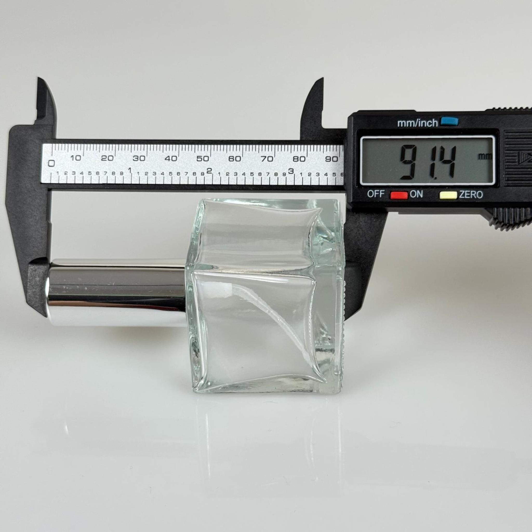50 CC KARE CAM ŞİŞE + GÜMÜŞ SPREY FISFIS - 50 ML HEDİYELİK CAM KOLONYA ŞİŞESİ - PARFÜM ESANS ŞİŞESİ - DÜĞÜN, NİŞAN, SÖZ, KINA, CENAZE, PROMOSYON, PARFÜM İÇİN HEDİYELİK KOLONYA ŞİŞELERİ