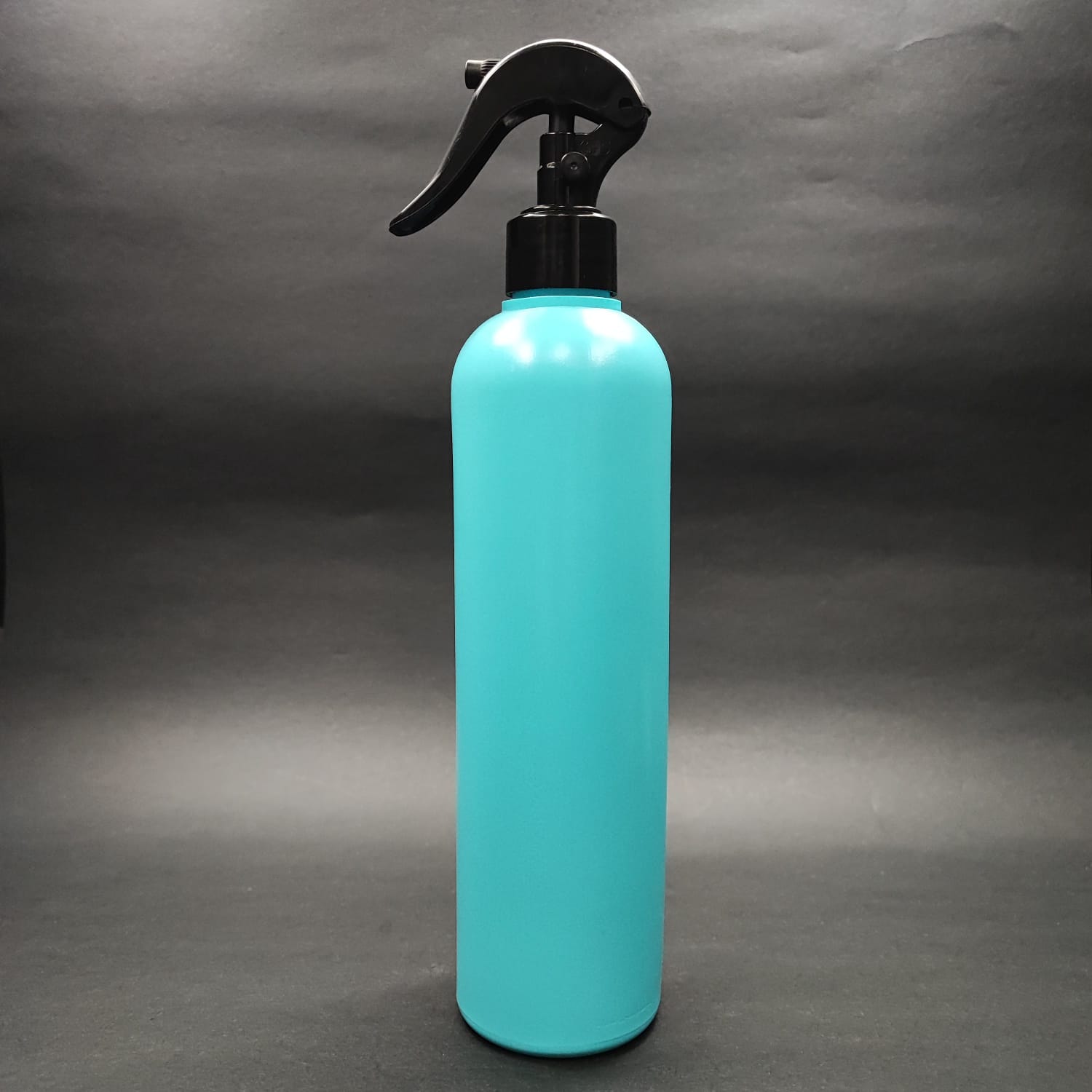 500 CC TURKUAZ POLİETİLEN PE ŞAMPUAN ŞİŞESİ - SİYAH TRİGER SPREYLİ (DUMAN ŞEKLİNDE PÜSKÜRTÜR) - 500 ML PE ŞAMPUAN ŞİŞESİ