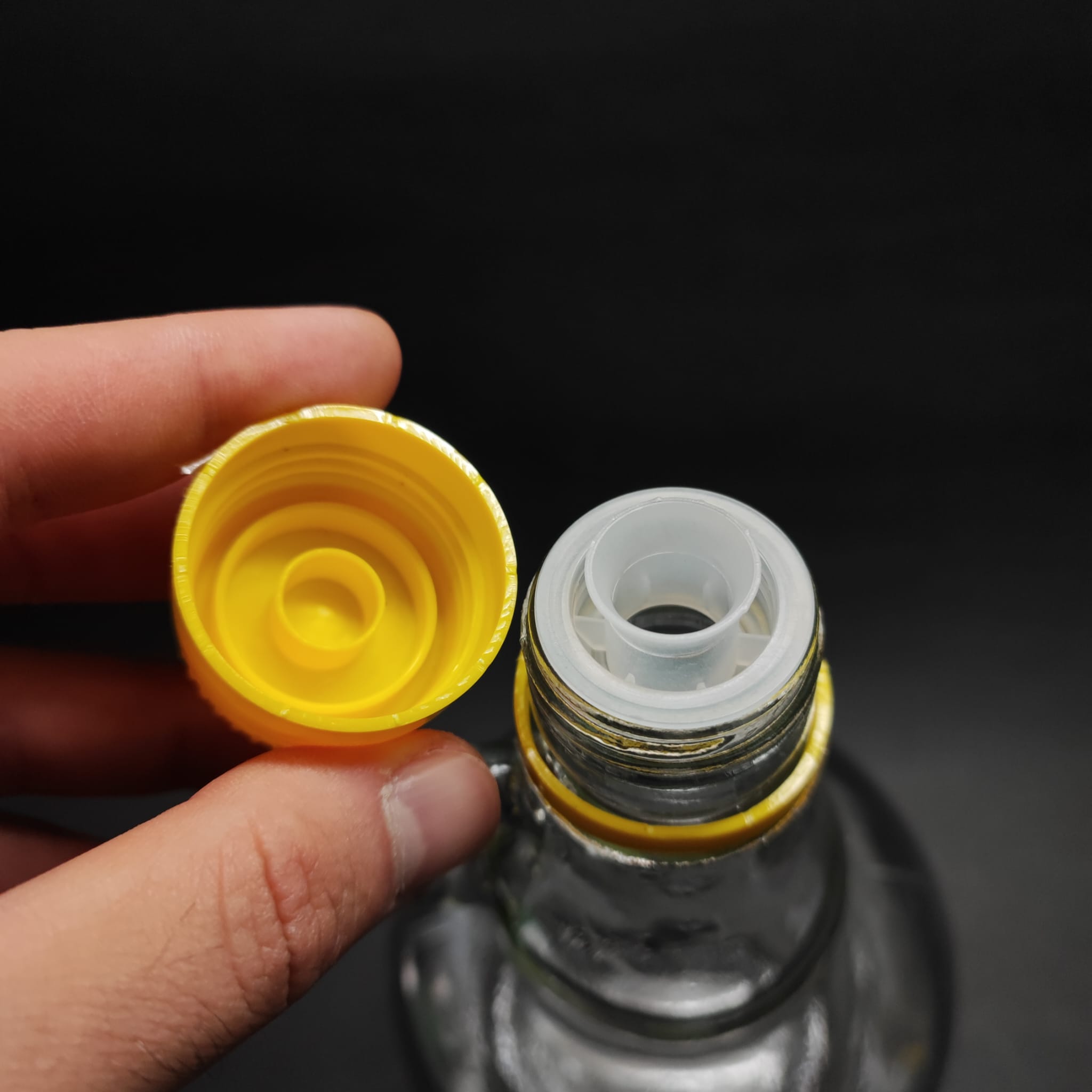 1000 CC KULPLU GALON ŞEFFAF CAM ŞİŞE - KİLİTLİ SARI AKITICILI DROP - STOP KAPAKLI - 1 LİTRE YAĞ ŞİŞESİ - SİRKE ŞİŞESİ - ZEYTİNYAĞ İÇİN BOŞ CAM ŞİŞE