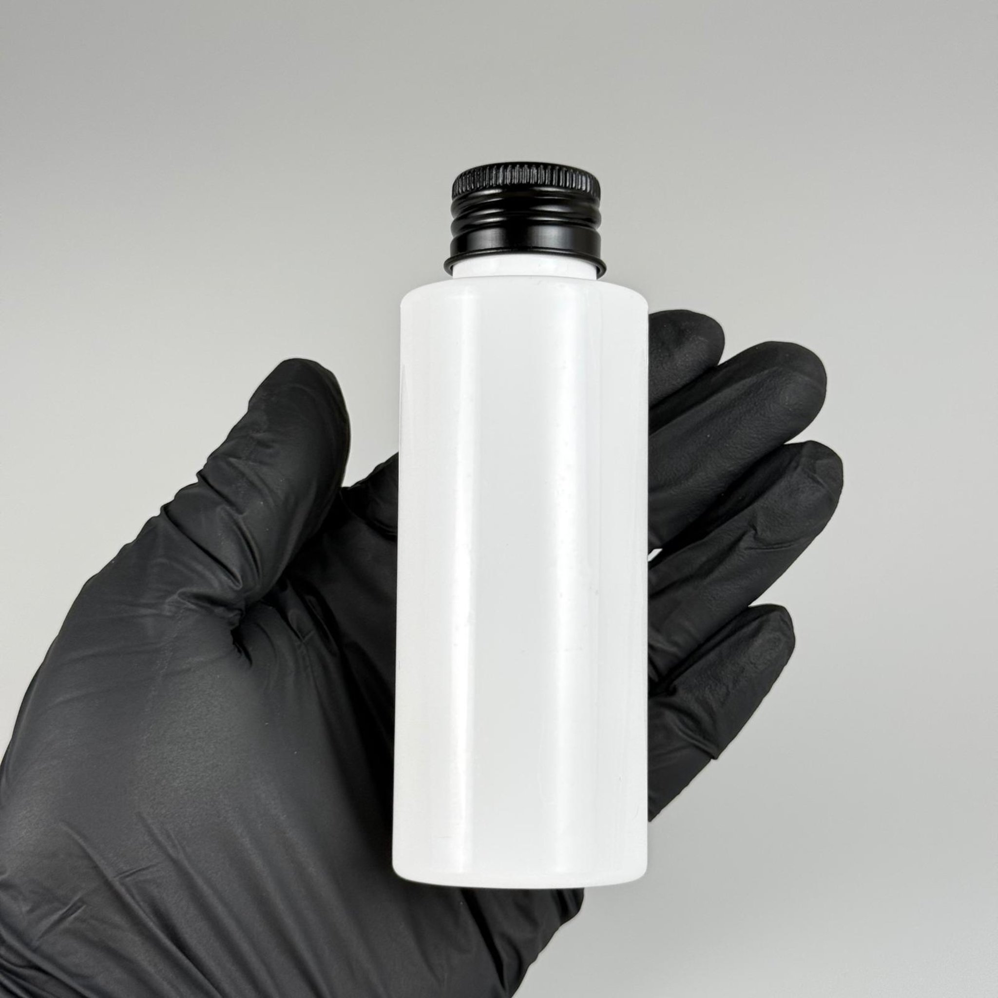 100 CC BEYAZ SİLİNDİR KESKİN KÜT MODEL SERT PET ŞİŞE ( 17 GR - 24 AĞIZ ) + KÖPÜK CONTALI SİYAH METAL ALÜMİNYUM KAPAK TAKIM - 100 ML KAPAKLI BEYAZ PLASTİK ŞİŞELER