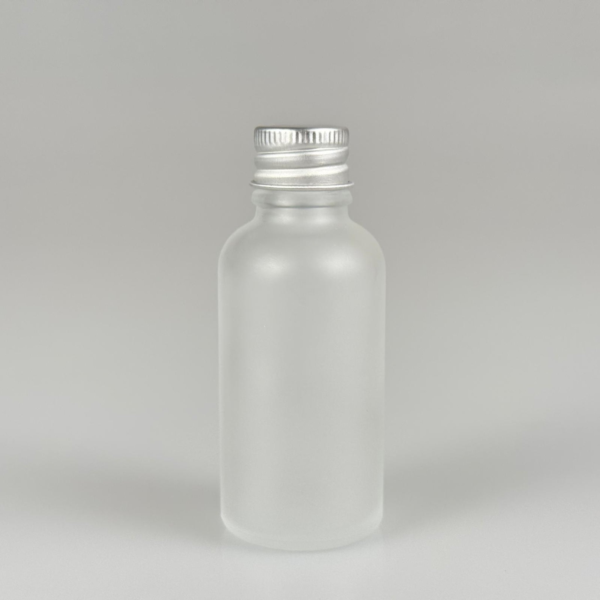 30 CC BUZLU CAM ŞİŞE + KÖPÜK CONTALI GÜMÜŞ ALÜMİNYUM METAL KAPAKLI TAKIM - 30 ML BUZLU CAM ŞİŞE