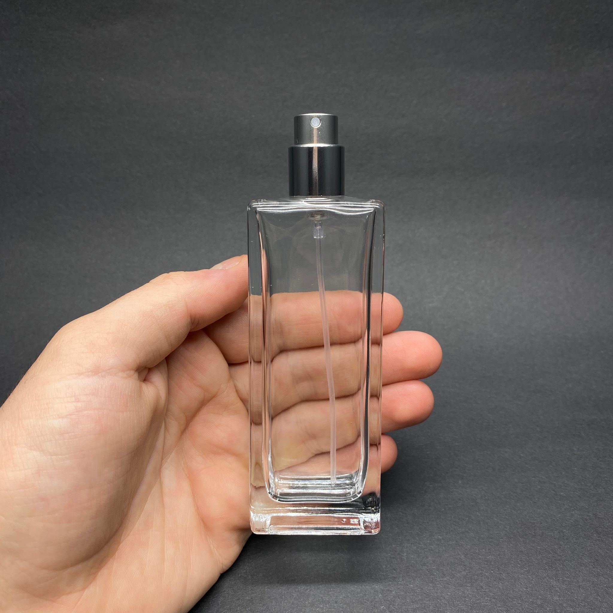 50 ML DİKDÖRTGEN MODEL FORTUNE UZUN PARFÜM ŞİŞESİ - GÜMÜŞ METAL SPREYLİ (AĞIZ 15 MM GEÇME KOLAY KAPAMA)