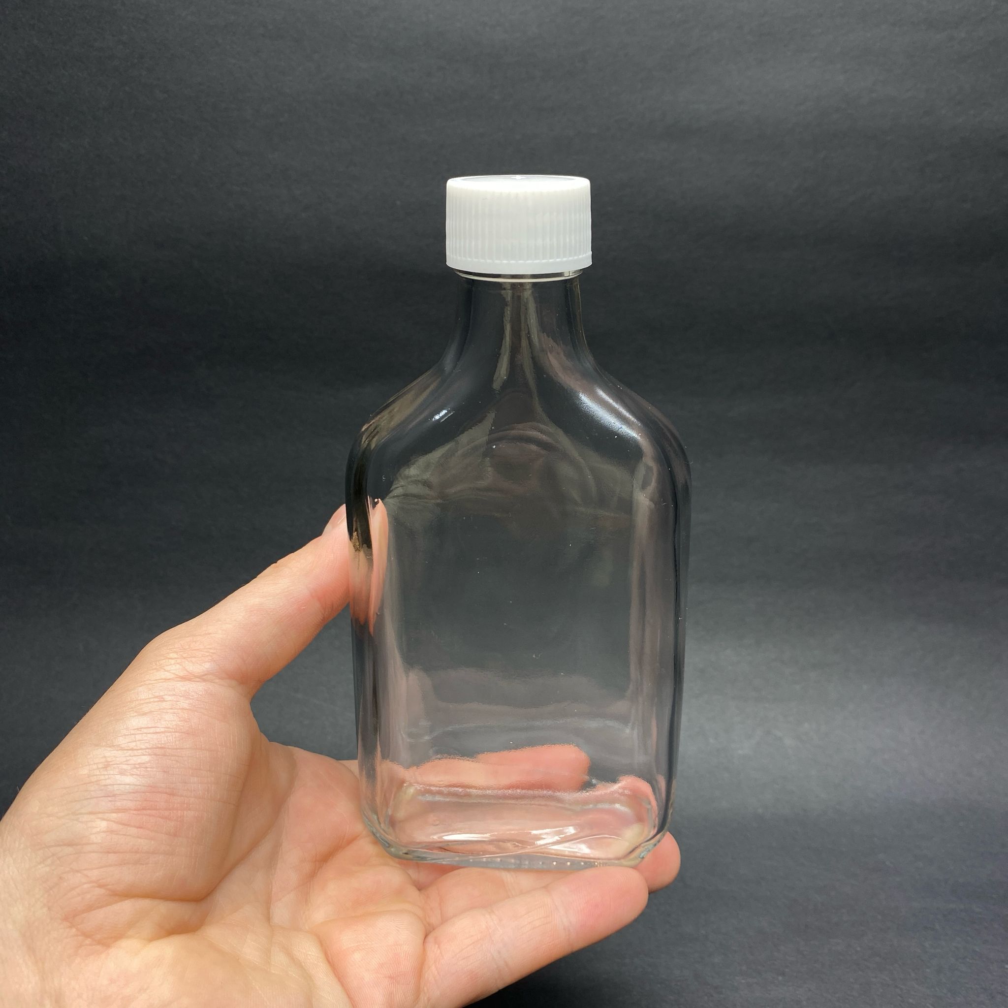 200 CC YASSI LÜX KOLONYA CAM ŞİŞE - BEYAZ KAPAKLI + KOLONYA TIPALI - 200 ML KAPAKLI CAM KOLONYA ŞİŞESİ