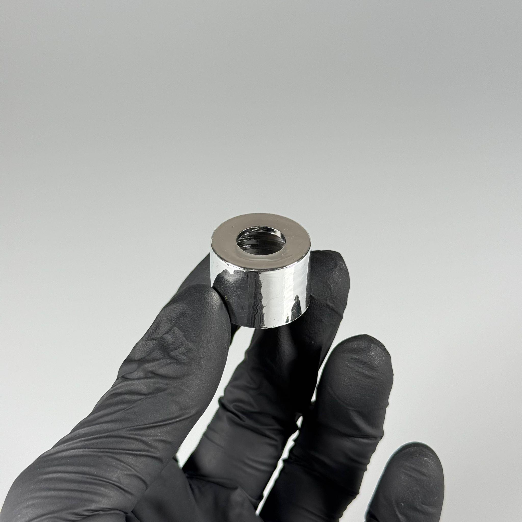 22 MM DELİKLİ PLASTİK GÜMÜŞ KAPAK (KİMYASALA TEMASTA KAPAĞIN BOYASI ÇIKABİLİR)