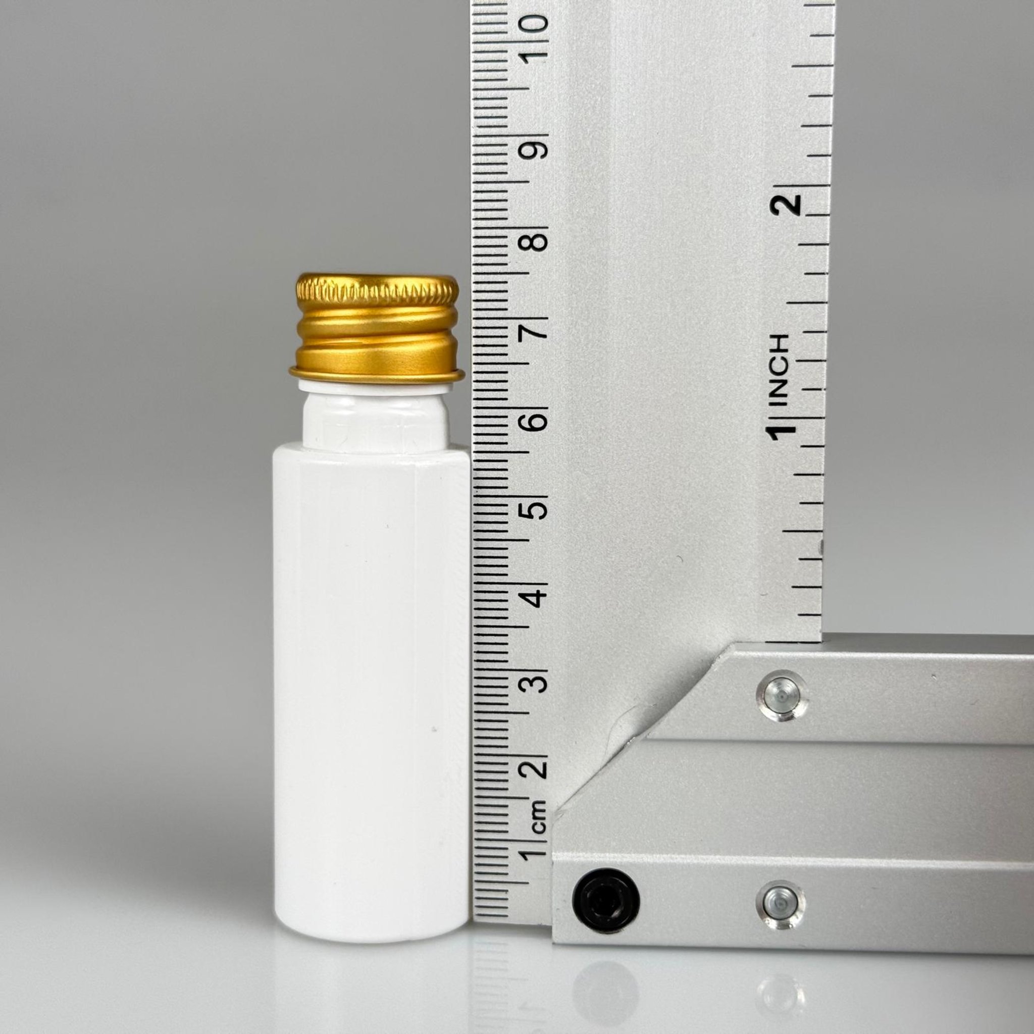 20 CC BEYAZ PET ŞİŞE + KÖPÜK CONTALI GOLD ALÜMİNYUM METAL KAPAKLI + DAMLALIKLI KOLONYA TIPALI TAKIM - 20 ML PLASTİK ŞİŞE