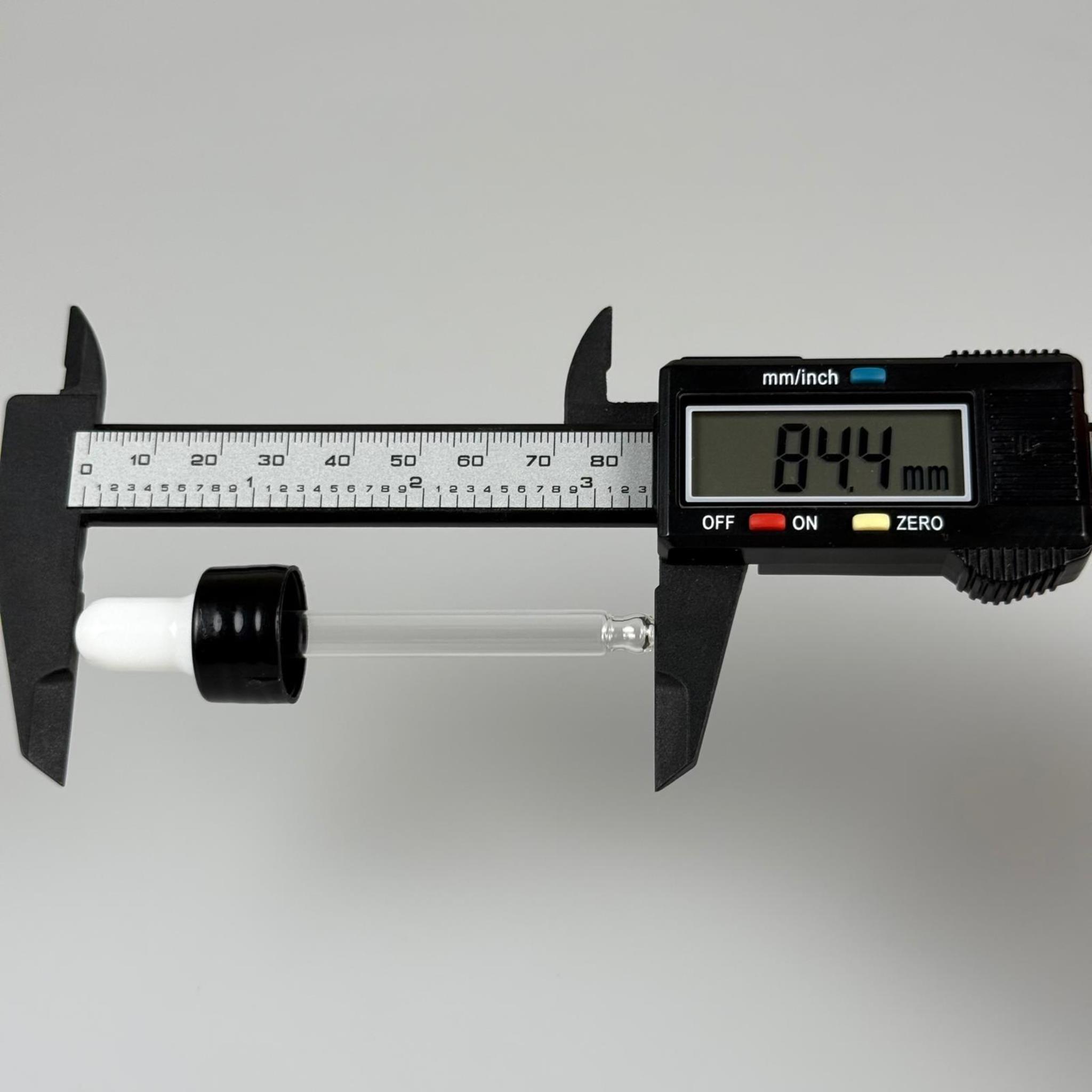18 MM CAM DAMLALIKLI TAKIM - BEYAZ EMZİK + DELİKLİ PLASTİK DÜZ SİYAH KAPAK + 70 MM CAM PİPET