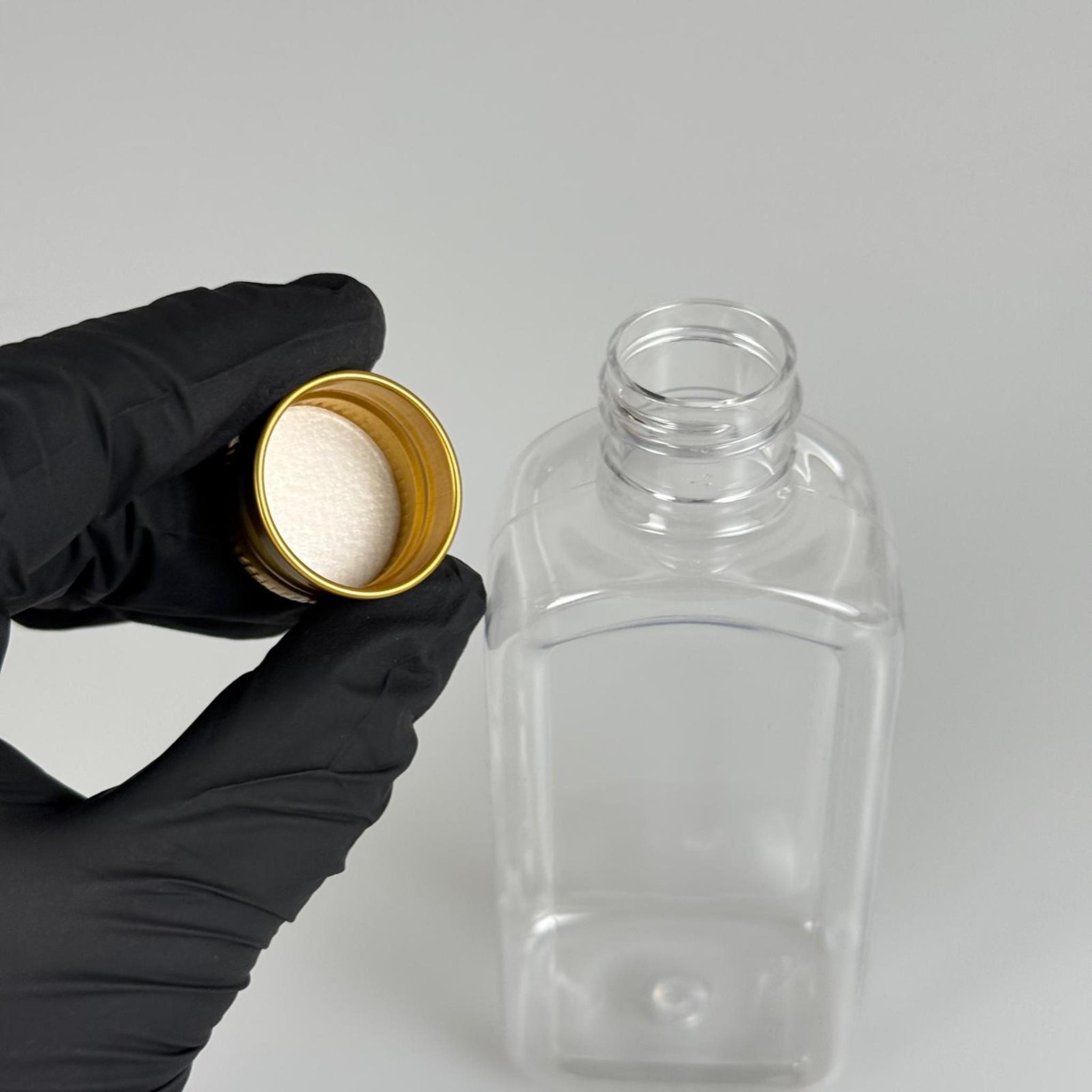 140 CC YASSI KÖŞELİ MODEL ŞEFFAF PET ŞİŞE (24 AĞIZ) + KÖPÜK CONTALI GOLD METAL ALÜMİNYUM KAPAK TAKIM - 140 ML KAPAKLI PLASTİK ŞİŞELER