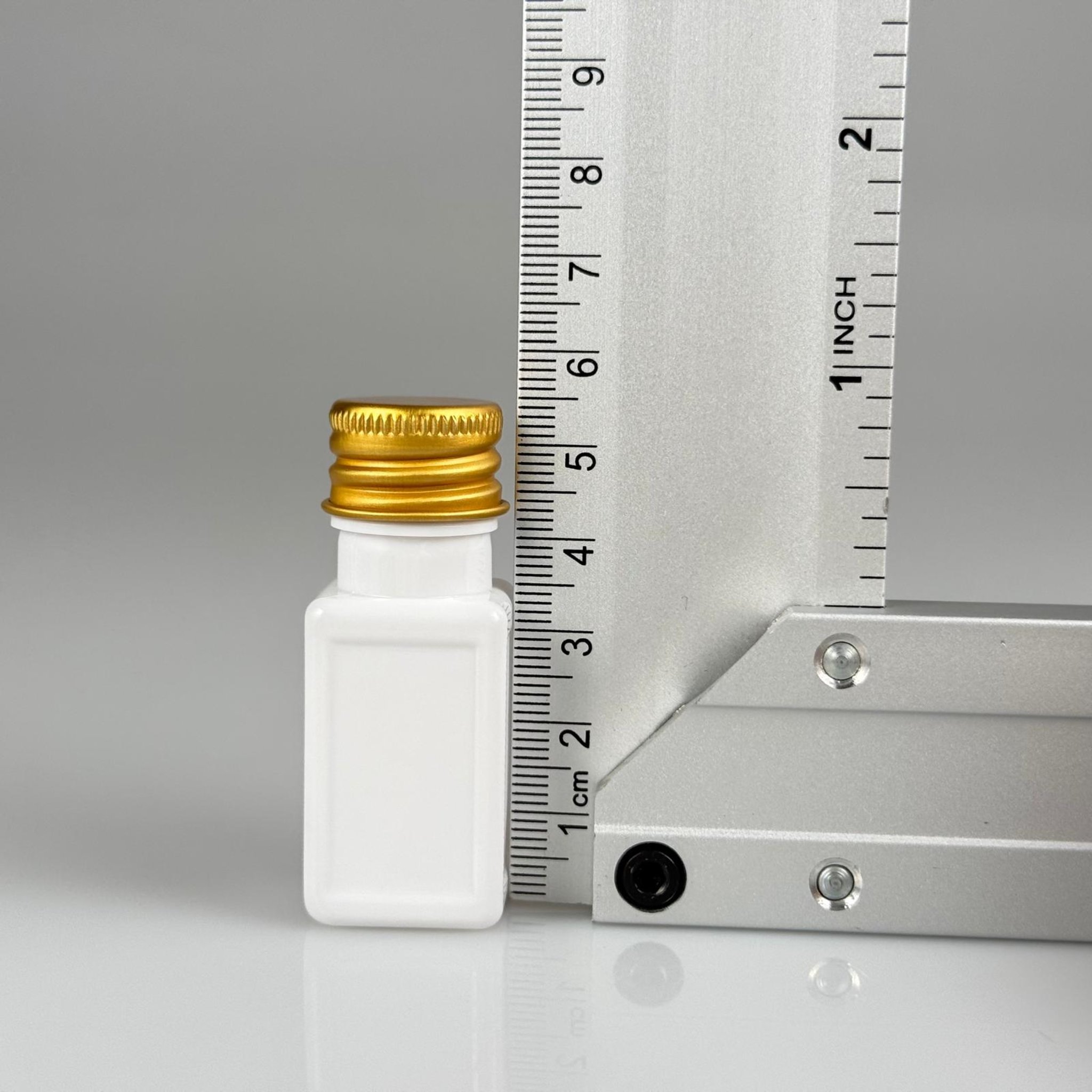 10 CC BEYAZ KARE PET SHOT ŞİŞE - KÖPÜK CONTALI GOLD ALÜMİNYUM METAL KAPAKLI + DAMLALIKLI KOLONYA TIPALI TAKIM - 10 ML PLASTİK ŞİŞE