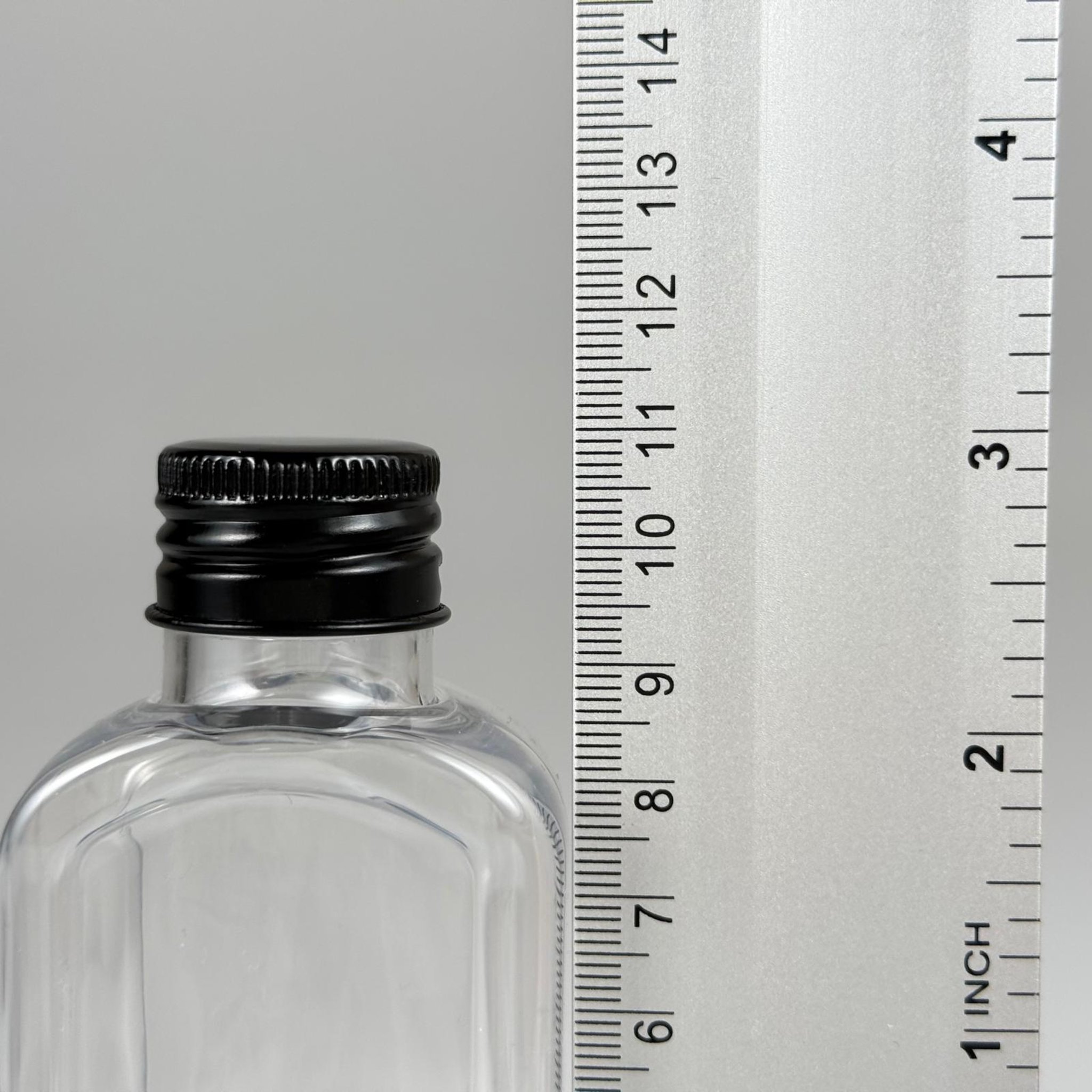100 CC YASSI KÖŞELİ MODEL ŞEFFAF PET ŞİŞE (24 AĞIZ) + KÖPÜK CONTALI SİYAH METAL ALÜMİNYUM KAPAK + KOLONYA TIPALI TAKIM - 100 ML KAPAKLI PLASTİK ŞİŞELER