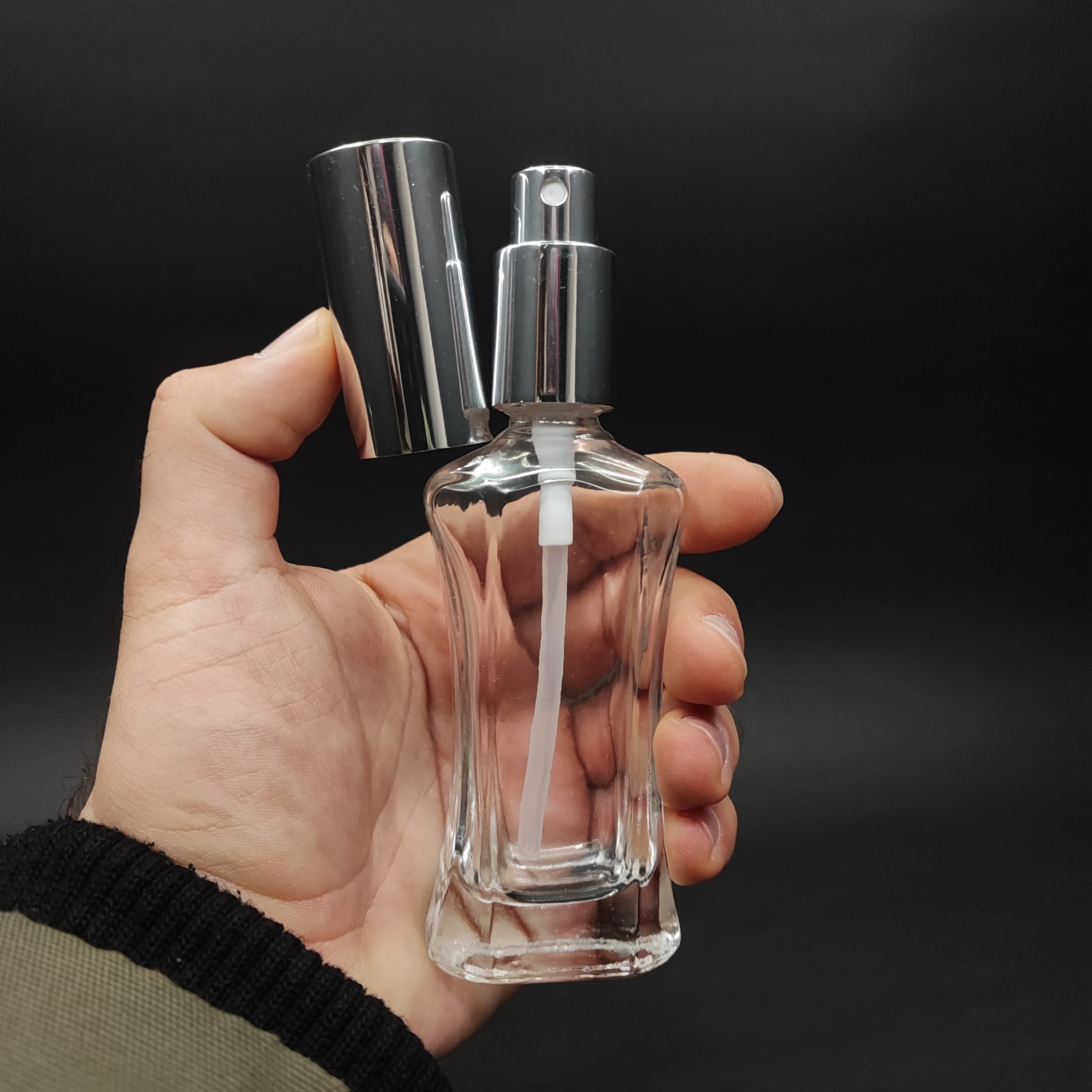50 ML LÜKS VİDALI VALF ÇEVİRME PARFÜM ŞİŞELERİ - 50 CC MİLANO CAM ŞİŞE - GÜMÜŞ METAL SPREYLİ KAPAKLI SET (CAMIN KALINLIĞI İLE İLGİLİ +/- 5 ML TOLERANS OLABİLİR)