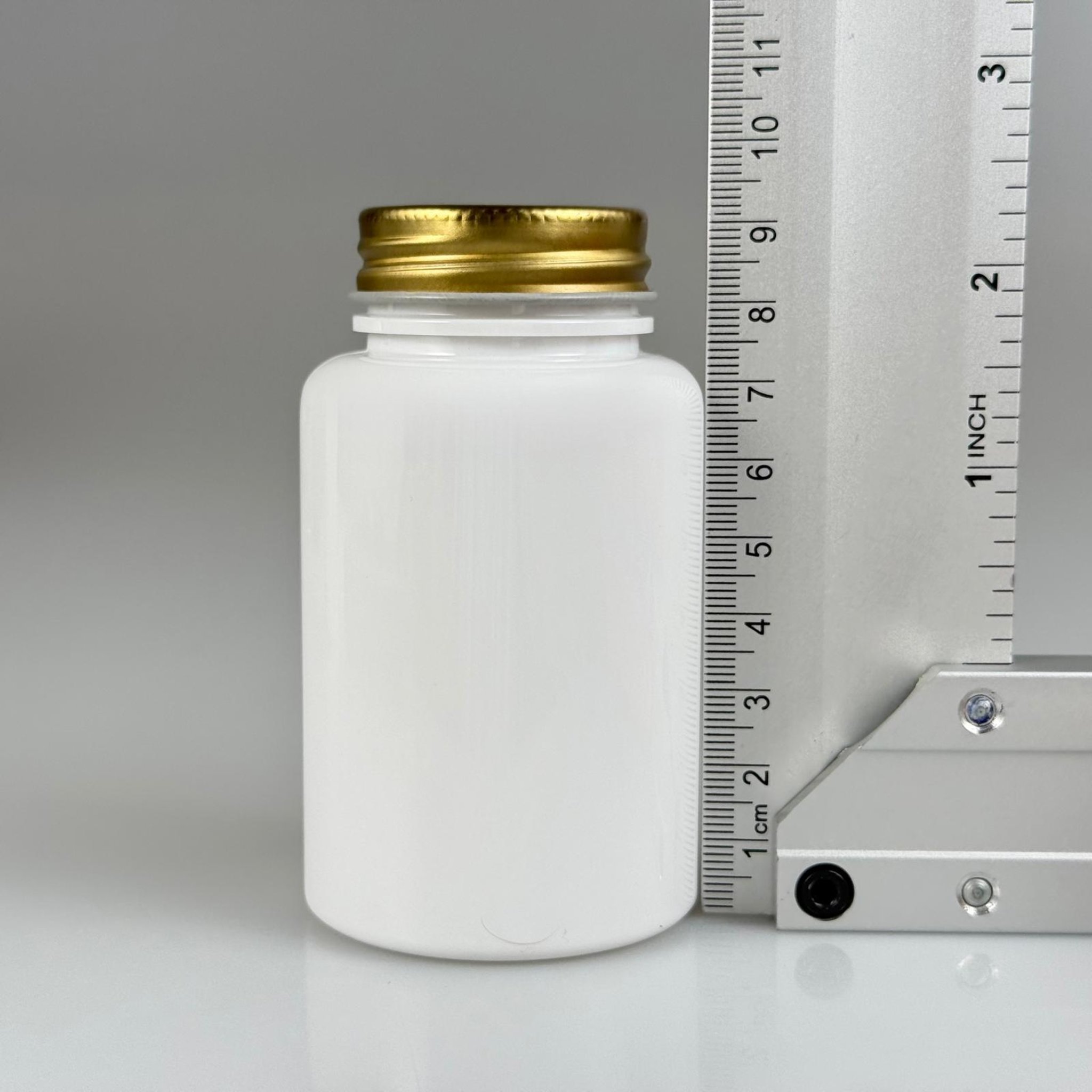 150 CC BEYAZ PET TABLET ŞİŞESİ - GOLD METAL KAPAKLI + KENDİNDEN YAPIŞKANLI KÖPÜK CONTALI - 150 ML KAPSÜL KUTUSU - İLAÇ ŞİŞESİ - MEDİKAL HAP ŞİŞESİ - FARMASÖTİK KAVANOZ