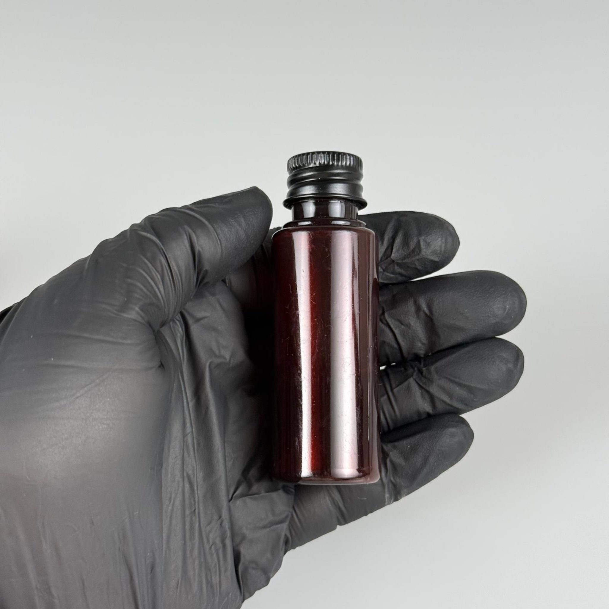 30 CC PET AMBER SHOT ŞİŞE - KÖPÜK CONTALI SİYAH ALÜMİNYUM METAL KAPAKLI TAKIM - 30 ML KAHVERENGİ PLASTİK ŞİŞE