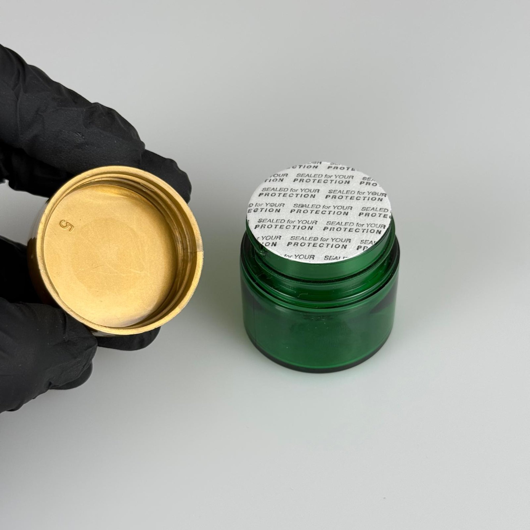 20 CC YEŞİL SERT PLASTİK KAVANOZ + 38 MM GOLD KAPAK + KENDİNDEN YAPIŞKANLI CONTA - 20 ml KALIN LÜX Boş Krem, Balm, Peeling, Macun, Pasta, Aromaterapi ve Saç Maskesi Kabı