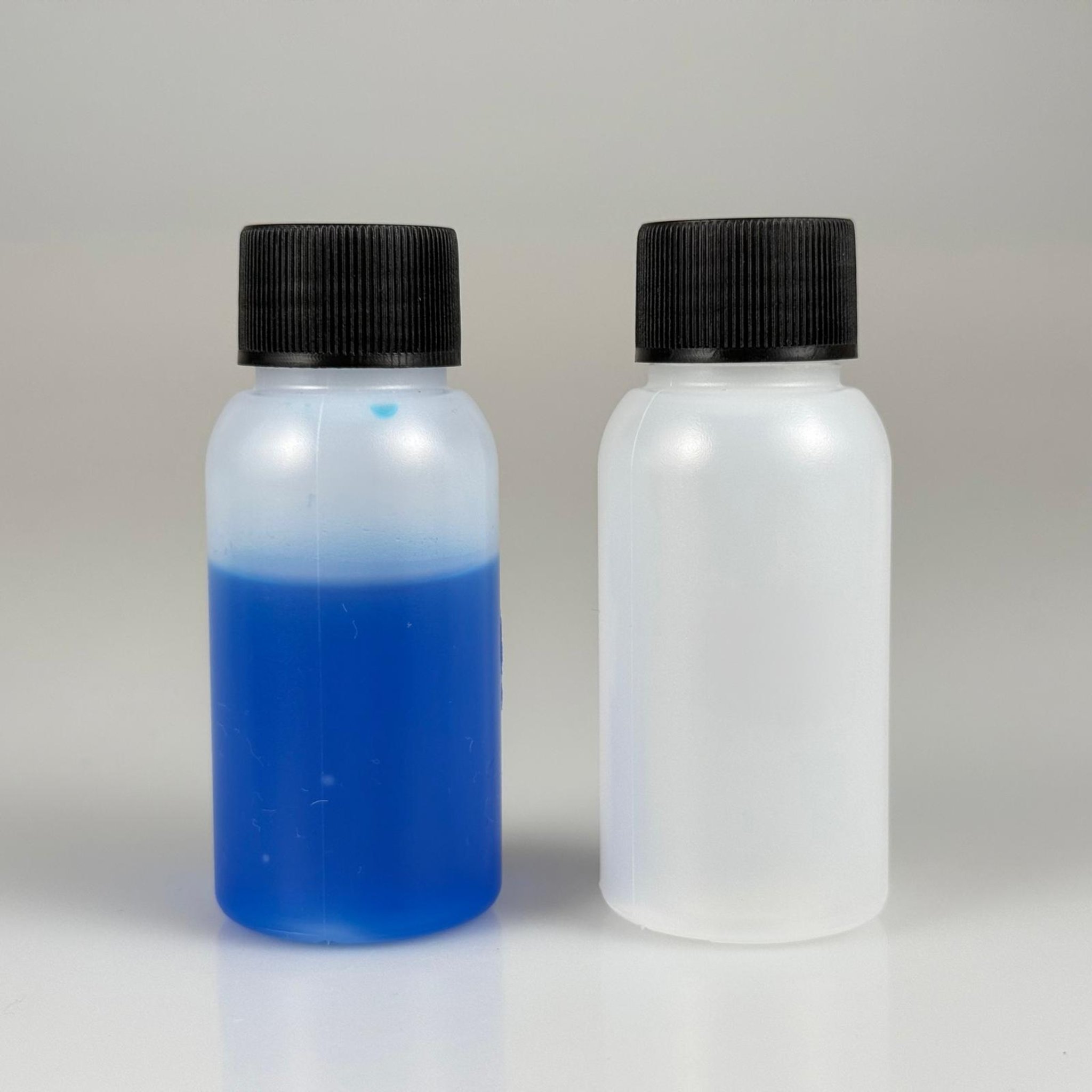 50 ML SIKILABİLİR YUMUŞAK POLİETİLEN PE PLASTİK ŞİŞE - CONTALI SİYAH KAPAKLI - 50 cc sos, yağ, kartuş, mürekkep vb için boş şişeler