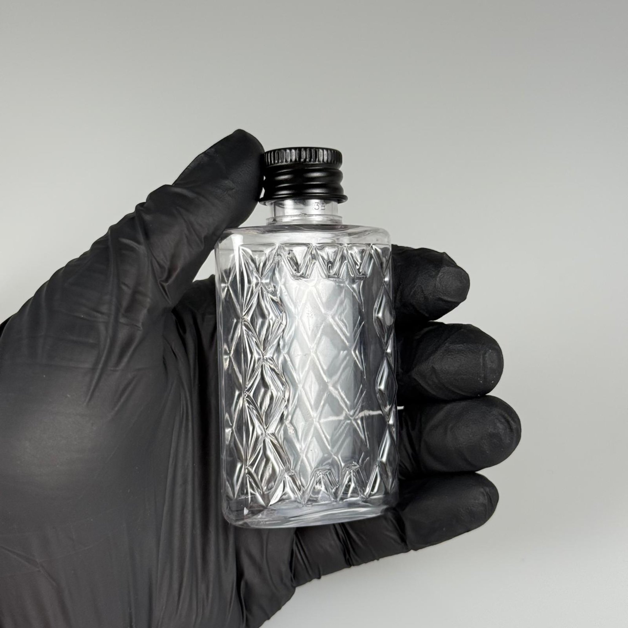 50 CC KÖŞELİ ŞEFFAF PET ŞİŞE + KÖPÜK CONTALI SİYAH ALÜMİNYUM METAL KAPAKLI TAKIM - 50 ML PET ŞİŞE