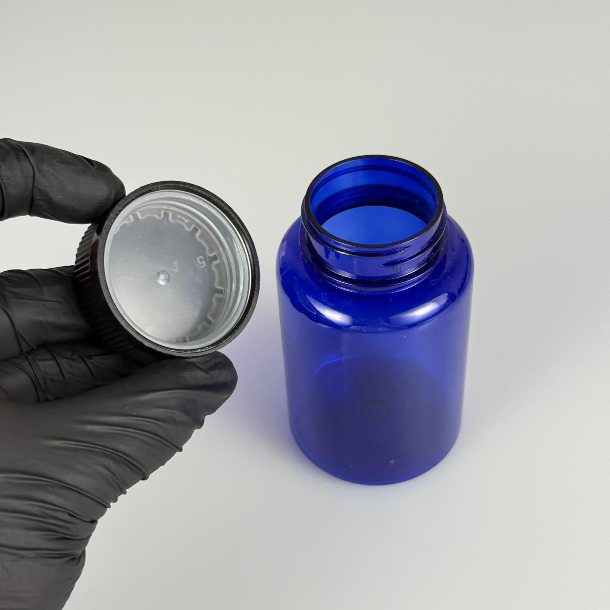150 ML ÇOCUK KİLİT KAPAKLI TABLET ŞİŞESİ  - 150 CC MAVİ PET KAVANOZ + 38 MM SİYAH ÇOCUK KİLİTLİ KAPAK TAKIM -  KAPSÜL KUTUSU - İLAÇ ŞİŞESİ - MEDİKAL HAP ŞİŞESİ - FARMASÖTİK KAVANOZ