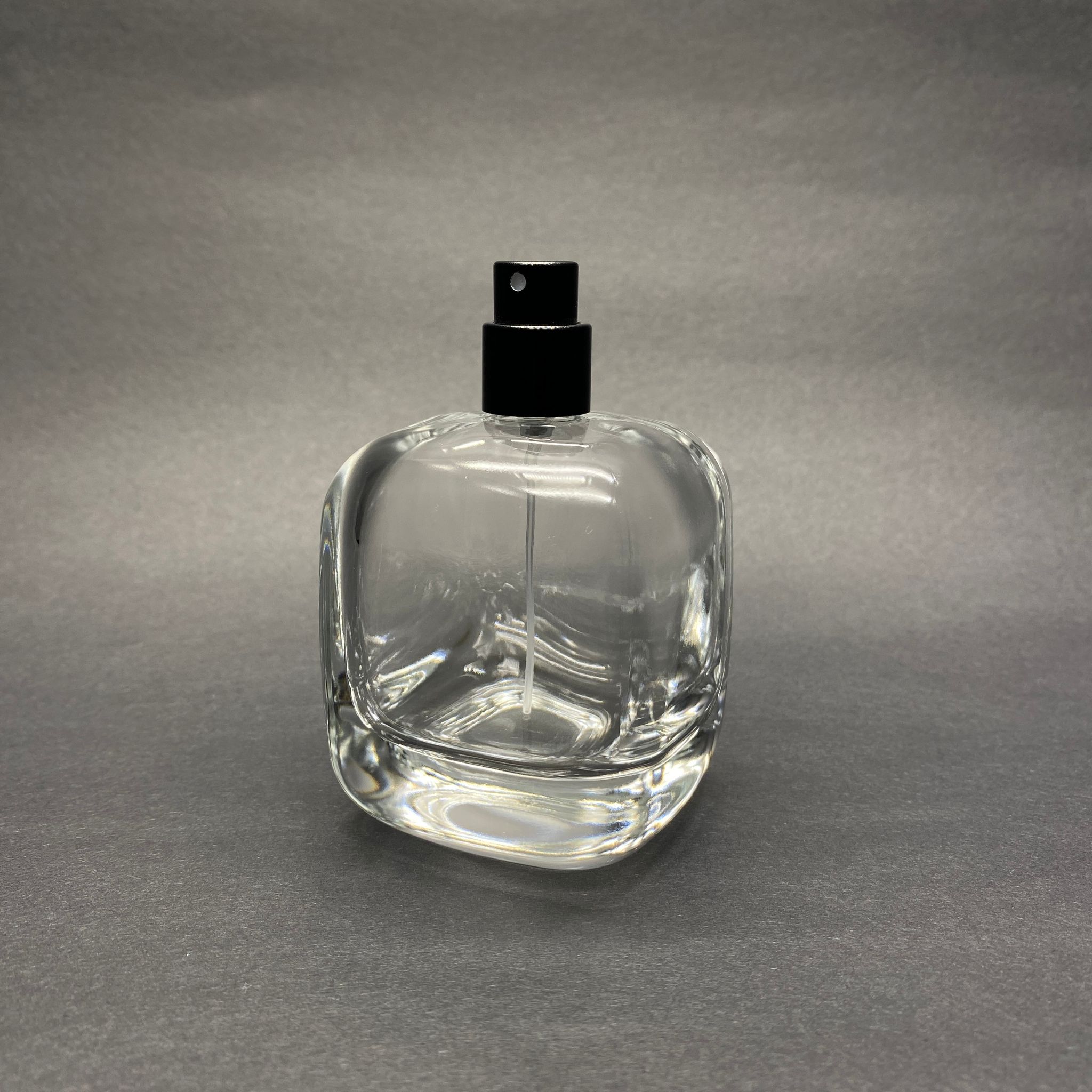 100 ML OVAL KARE MODEL CORE PARFÜM ŞİŞESİ - SİYAH METAL SPREYLİ (AĞIZ 15 MM GEÇME KOLAY KAPAMA)