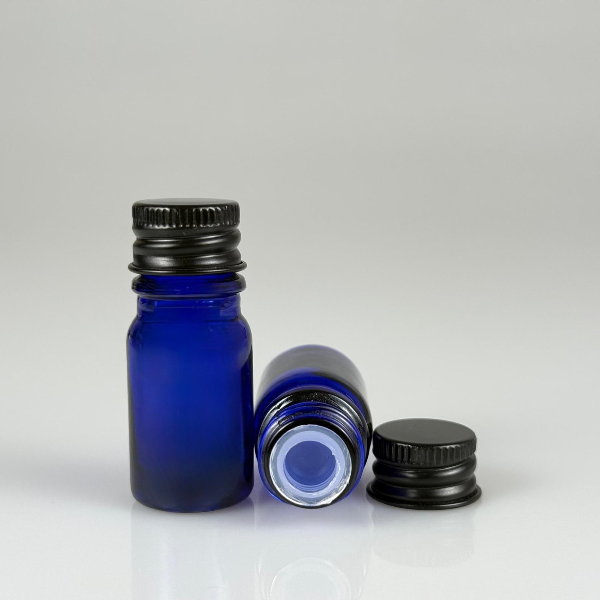 5 CC MAVİ CAM ŞİŞE + KÖPÜK CONTALI SİYAH ALÜMİNYUM METAL KAPAKLI + KÖR TIPALI TAKIM -  5 ML MAVİ CAM ŞİŞE