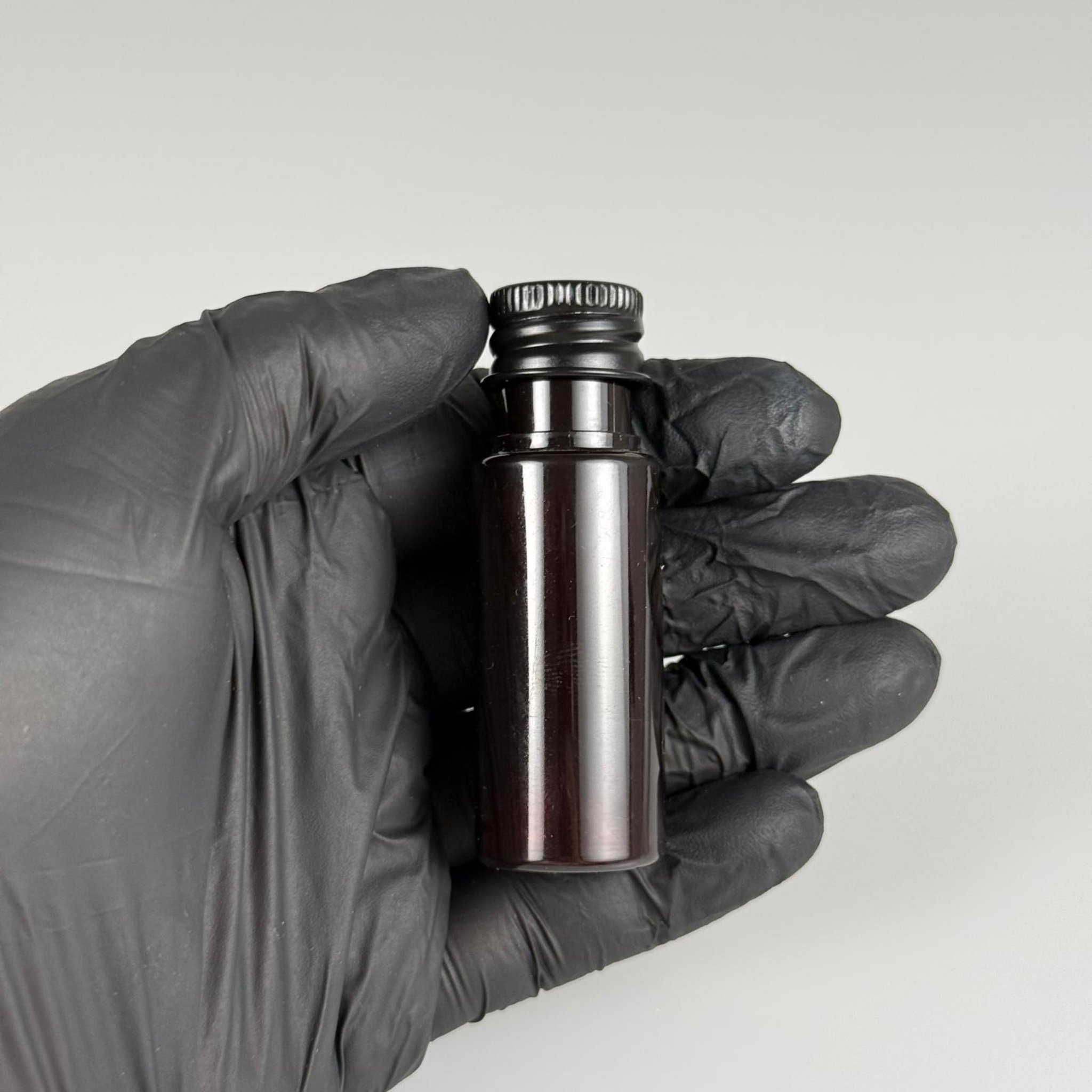 15 CC AMBER SİLİNDİR PET ŞİŞE + KÖPÜK CONTALI SİYAH ALÜMİNYUM METAL KAPAKLI + KOLONYA TIPALI TAKIML - 15 ML KAHVERENGİ PET ŞİŞE