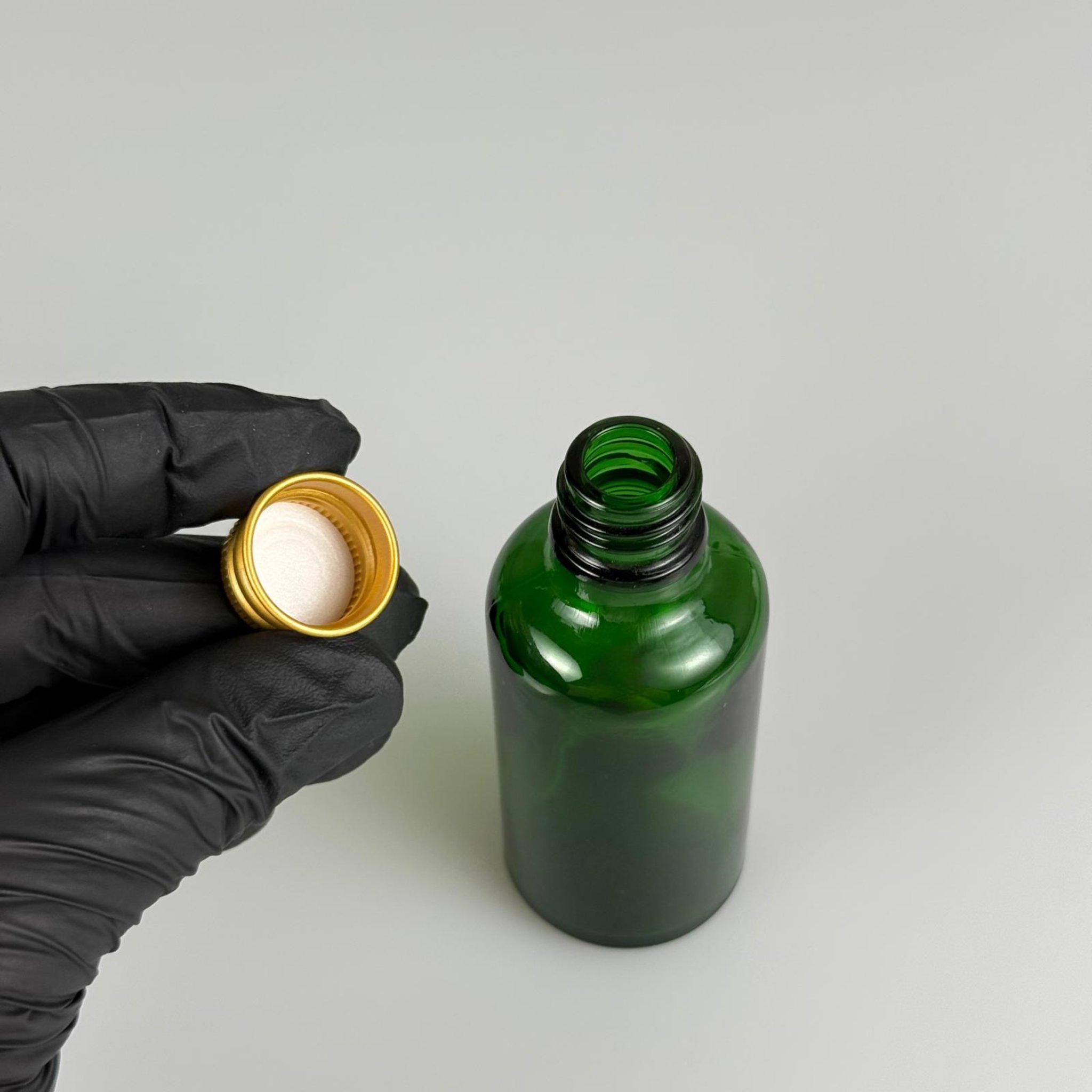 50 CC YEŞİL CAM ŞİŞE + KÖPÜK CONTALI GOLD ALÜMİNYUM METAL KAPAKLI TAKIM - 50 ML YEŞİL CAM ŞİŞE