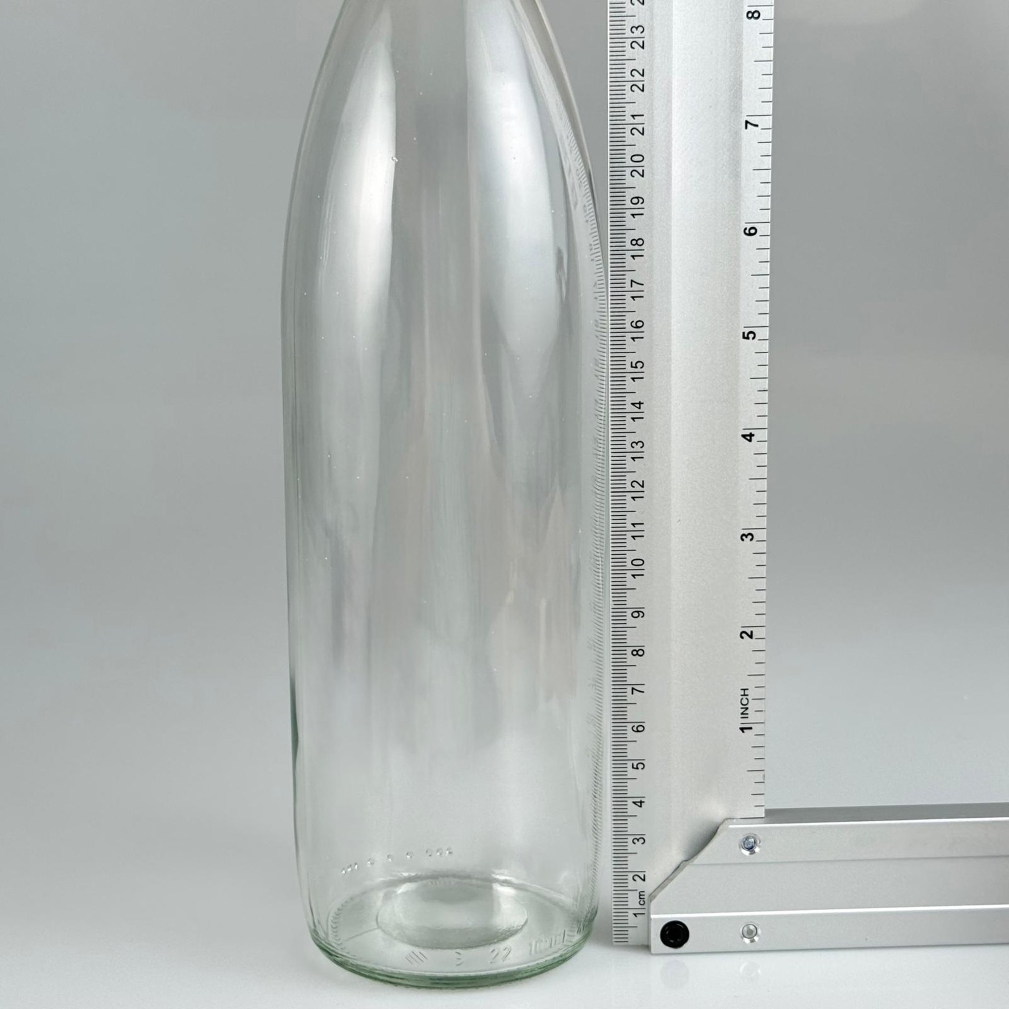 1000 ML LÜKS CAM SU ŞİŞESİ - 1000 CC BOŞ CAM SU ŞİŞELERİ - GÜMÜŞ ALÜMİNYUM METAL KAPAKLI - RESTORAN, CAFE, OTEL VS İÇİN PREMİUM CAM ŞİŞE
