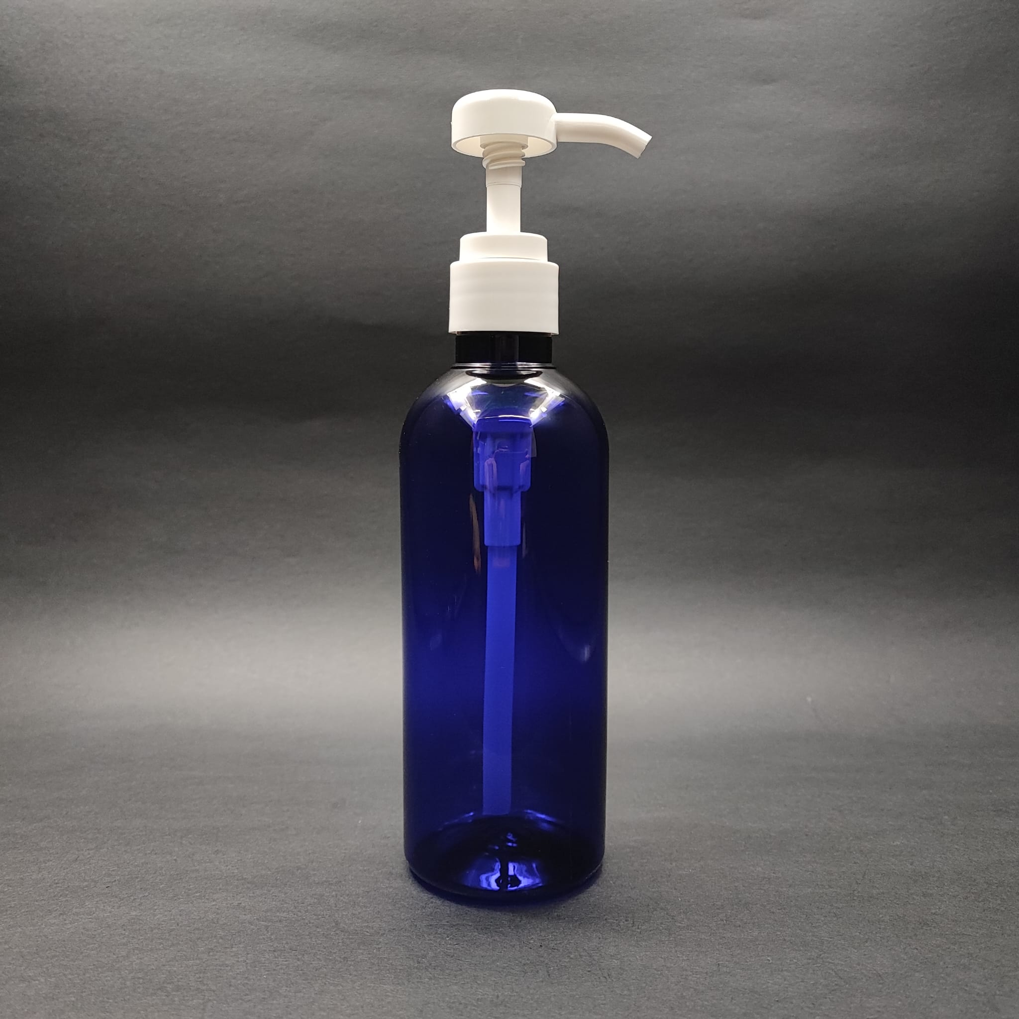 400 CC MAVİ PET ŞİŞE - BEYAZ DOZAJ POMPALI (HER BASMADA 4 CC SIVI ATAR)  - 400 ML POMPALI ŞİŞE - ŞURUP, ŞAMPUAN, KREM GİBİ YOĞUN KIVAMLI SIVILARDA KULLANILIR