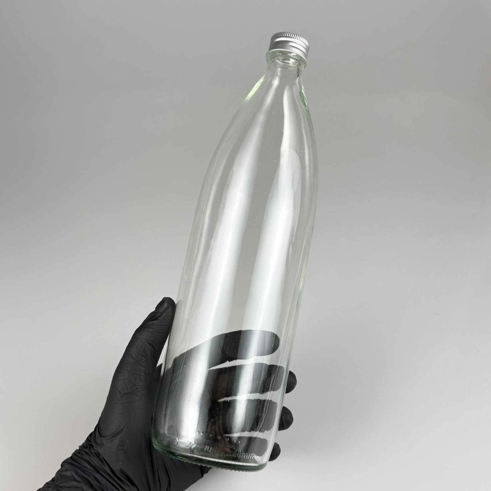 1000 ML LÜKS CAM SU ŞİŞESİ - 1000 CC BOŞ CAM SU ŞİŞELERİ - GÜMÜŞ ALÜMİNYUM METAL KAPAKLI - RESTORAN, CAFE, OTEL VS İÇİN PREMİUM CAM ŞİŞE