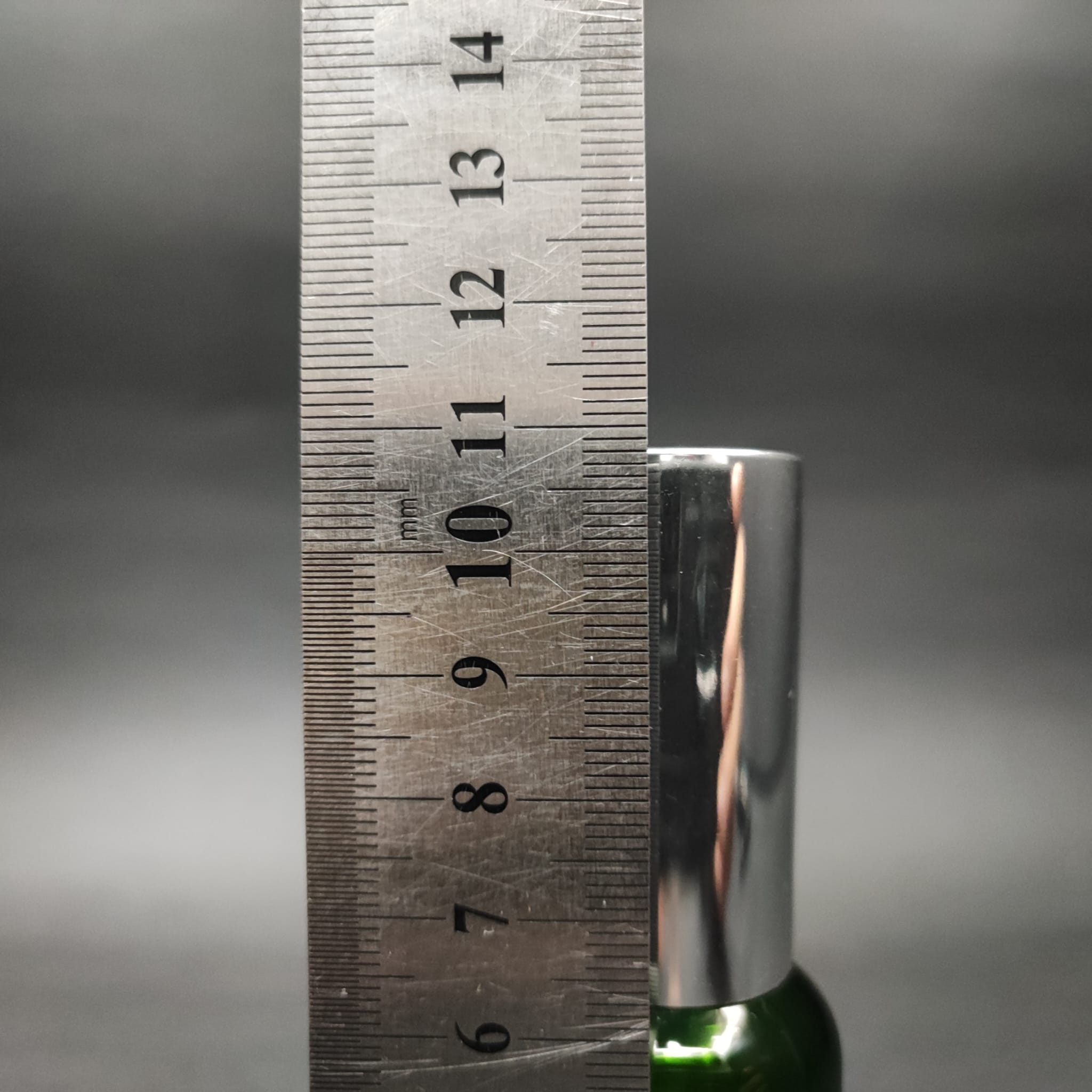30 ML LÜKS VİDALI VALF ÇEVİRME PARFÜM ŞİŞELERİ - 30 CC YEŞİL CAM ŞİŞE - GÜMÜŞ METAL SPREYLİ KAPAKLI SET