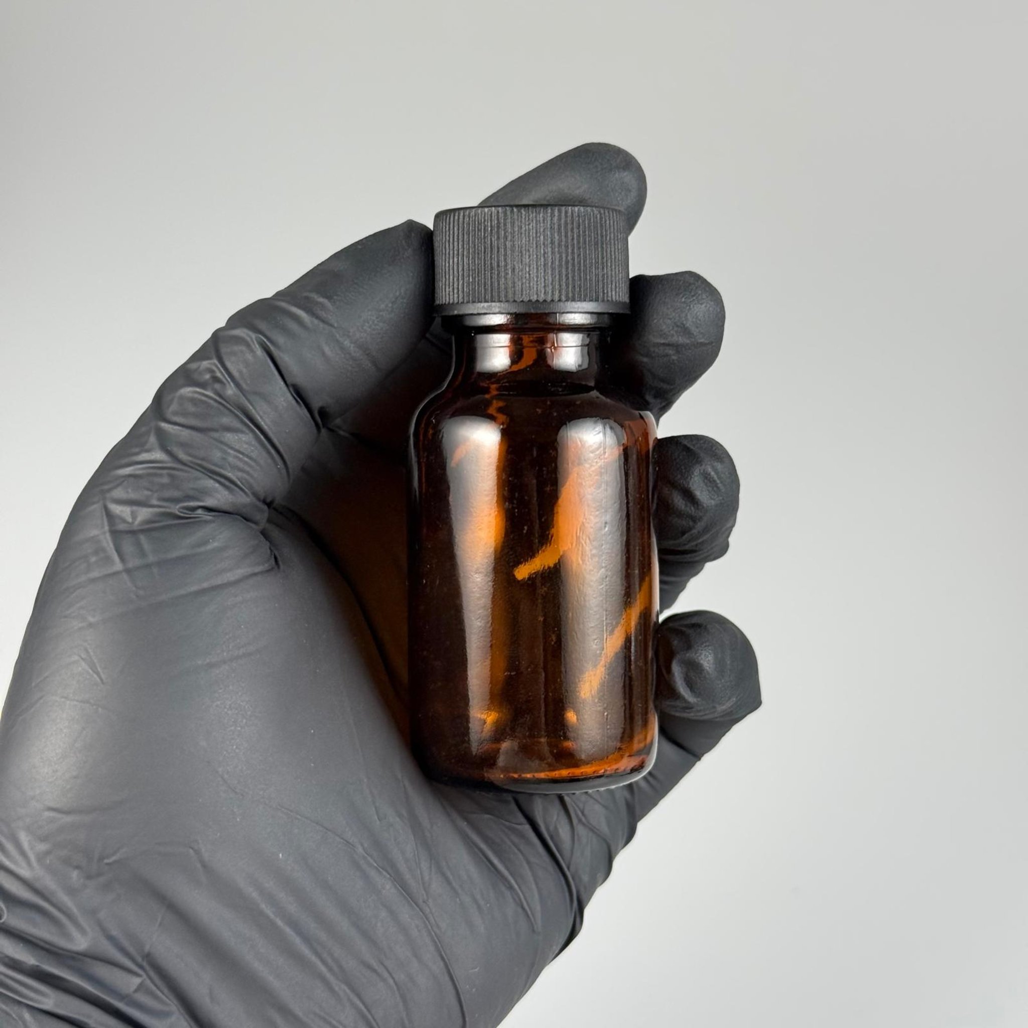 30 CC AMBER CAM ŞİŞE + SİYAH PLASTİK KAPAK + 15 ML ÖLÇEK TAKIM - 30 ML KAHVERENGİ BOŞ ŞURUP ŞİŞESİ (AĞIZ ÇAPI 25 MM) - 30 ML ECZA ŞİŞESİ