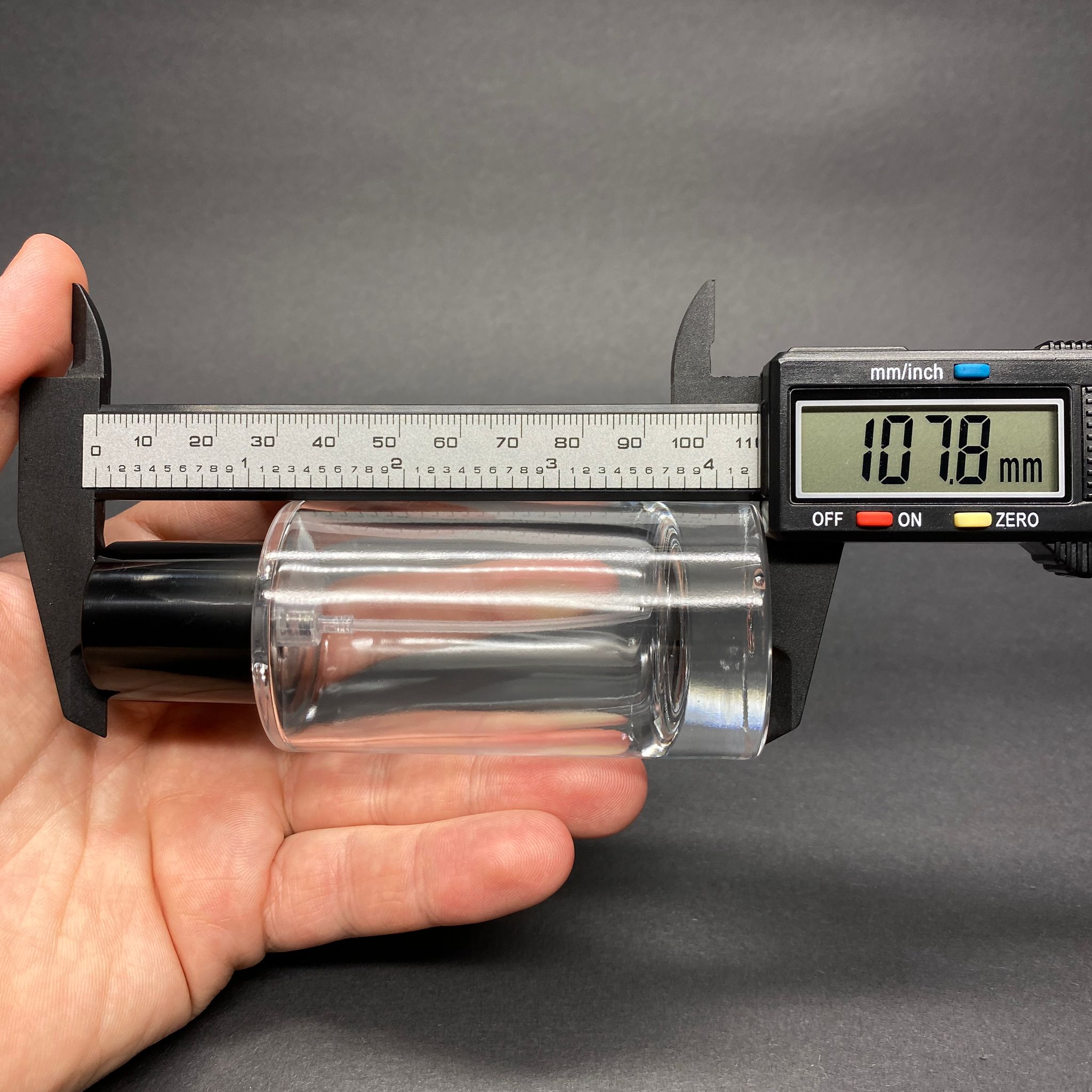 50 ML SİLİNDİR MODEL MARS PARFÜM ŞİŞESİ - GÜMÜŞ METAL SPREYLİ + SİYAH KAPAKLI (AĞIZ 15 MM GEÇME KOLAY KAPAMA)
