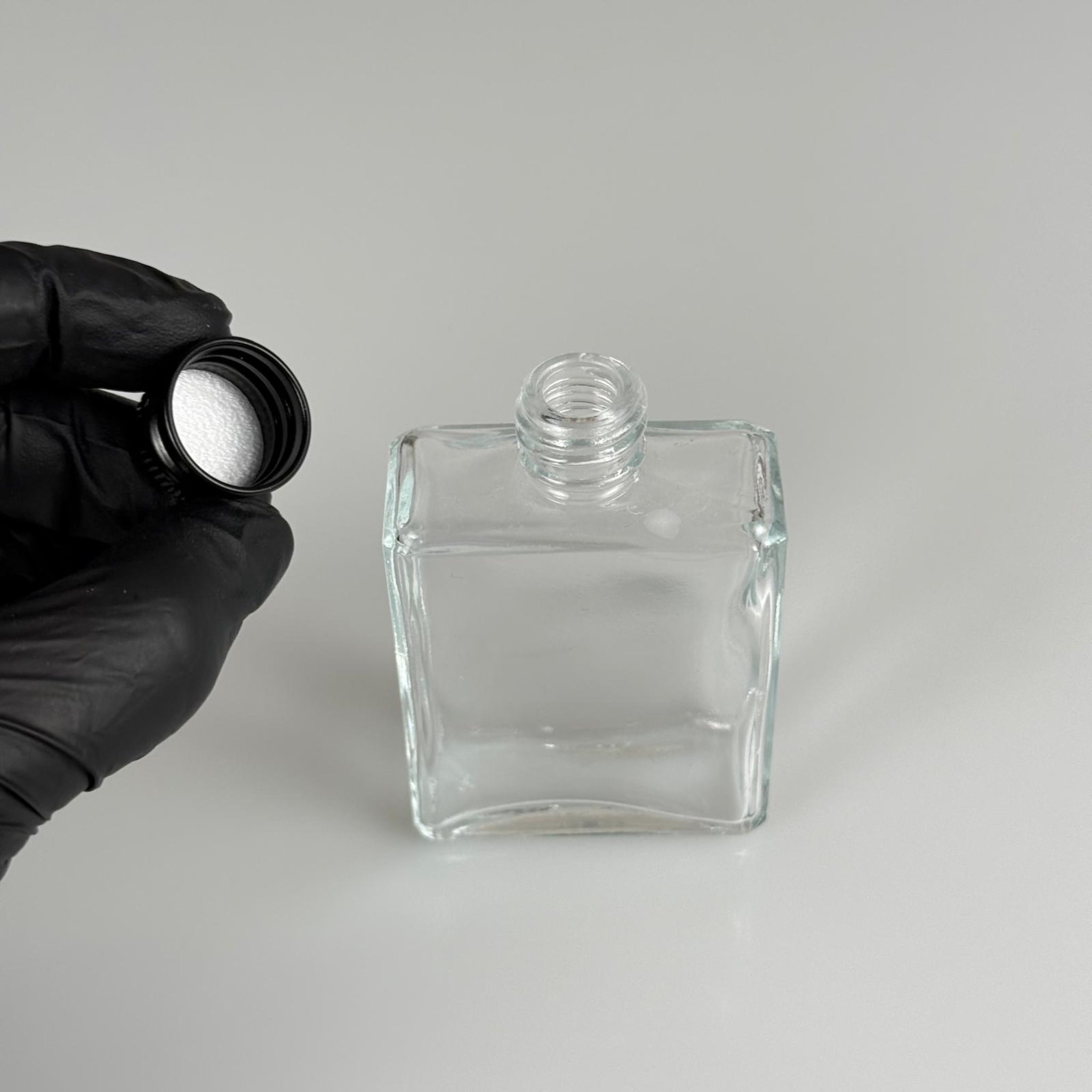 40 CC YASSI DİKDÖRTGEN KÖŞELİ KISA CAM ŞİŞE + SİYAH ALÜMİNYUM METAL KAPAKLI TAKIM - 40 ML PRESTİJLİ ŞİŞE