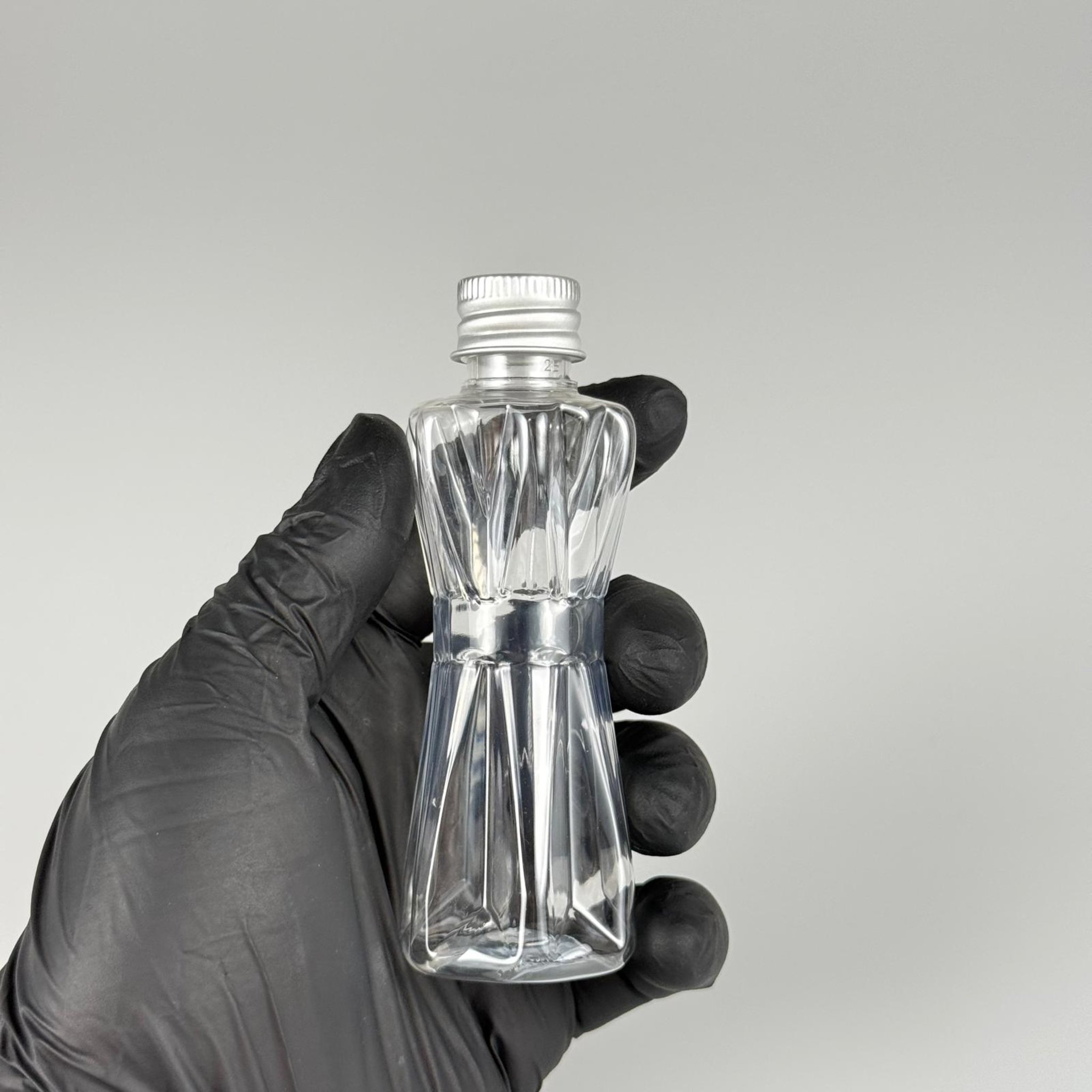 50 CC ELMAS MODEL PET ŞİŞE + KÖPÜK CONTALI GÜMÜŞ ALÜMİNYUM METAL KAPAKLI TAKIM - 50 ML PLASTİK ŞİŞE
