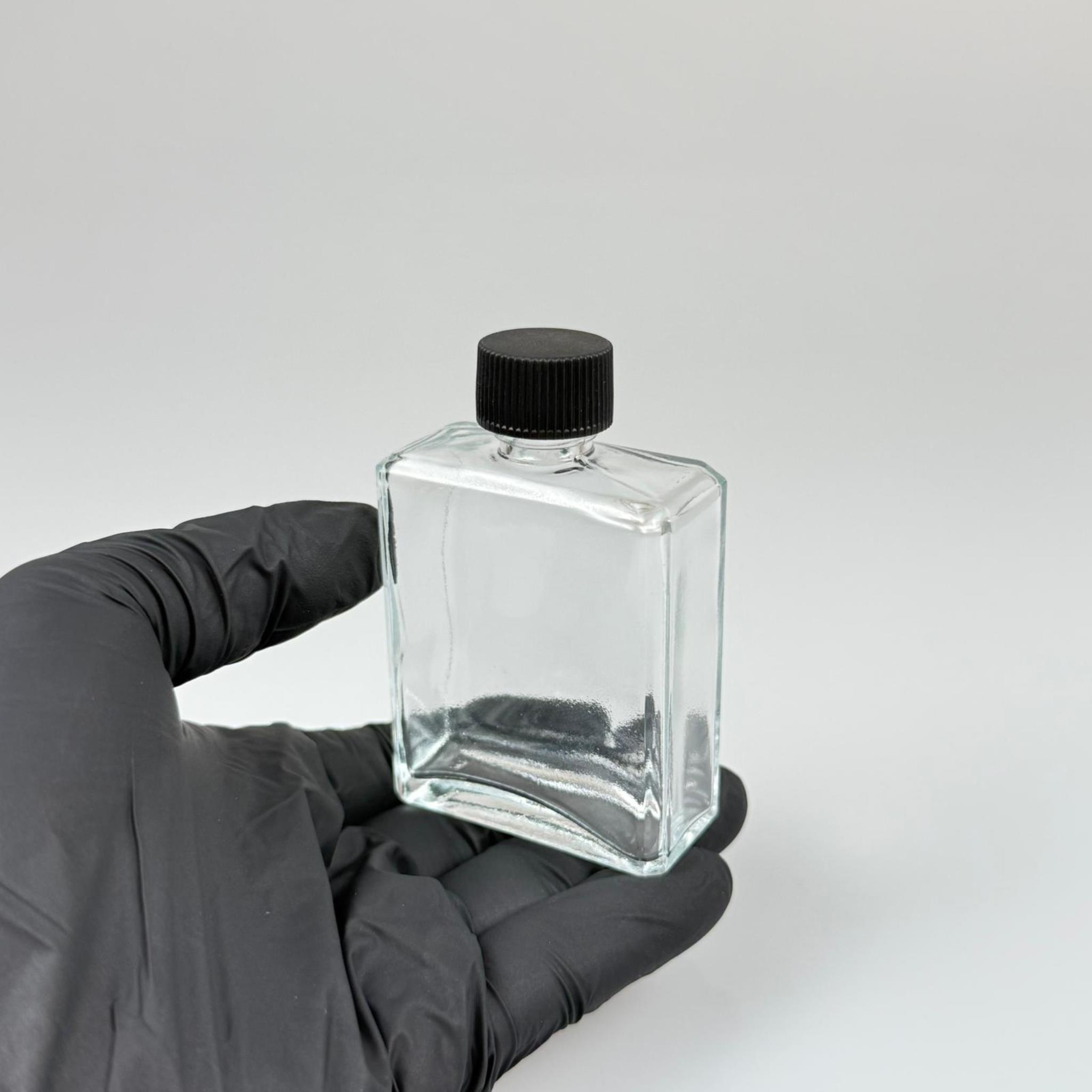 40 CC YASSI DİKDÖRTGEN KÖŞELİ KISA CAM ŞİŞE - BEYAZ PLASTİK KAPAKLI KOLONYA TIPALI - 40 ML PRESTİJLİ ŞİŞE