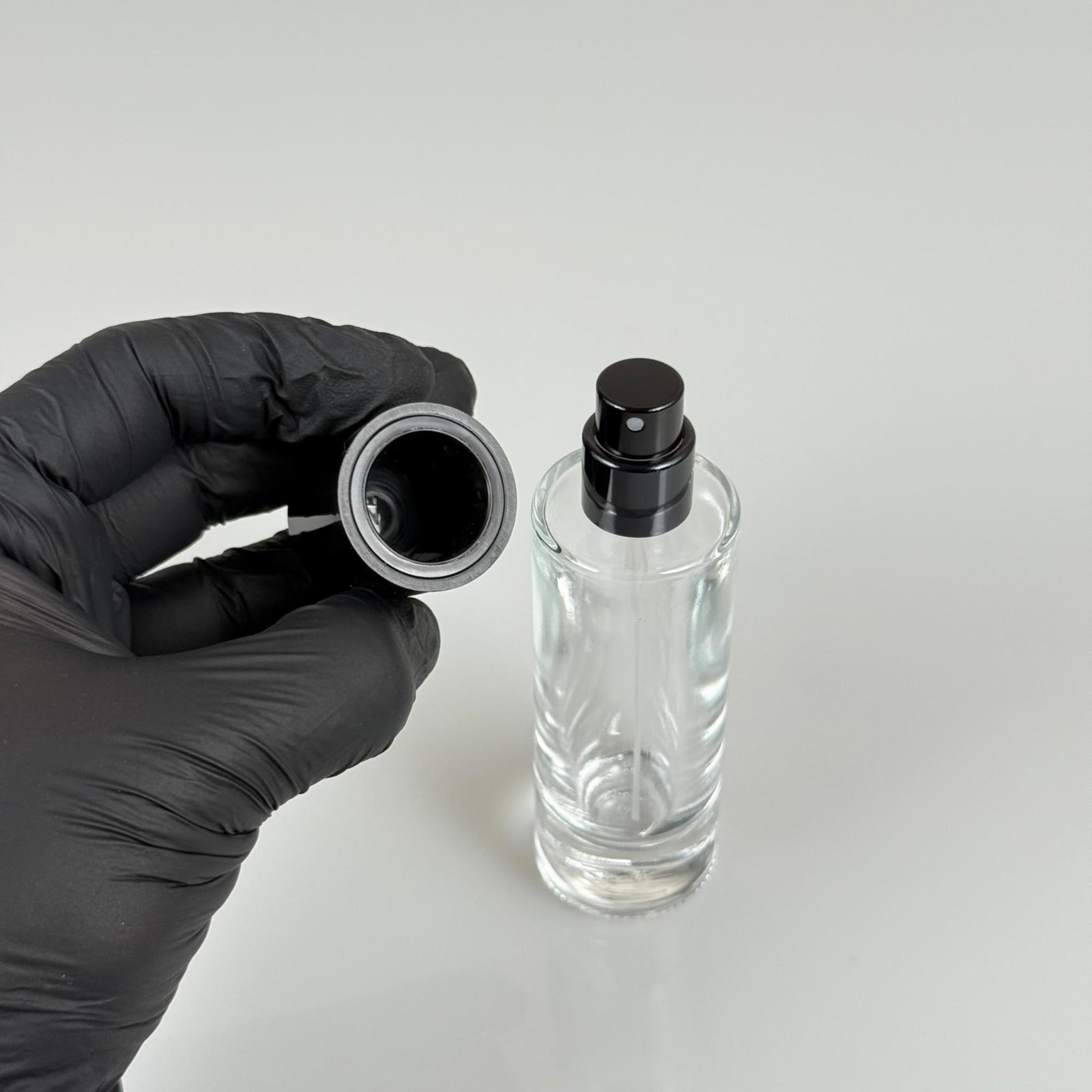 30 ML SİLİNDİR UZUN MODEL PARFÜM ŞİŞESİ - SİYAH METAL SPREYLİ + SİYAH PLASTİK KAPAKLI (AĞIZ 15 MM GEÇME KOLAY KAPAMA)