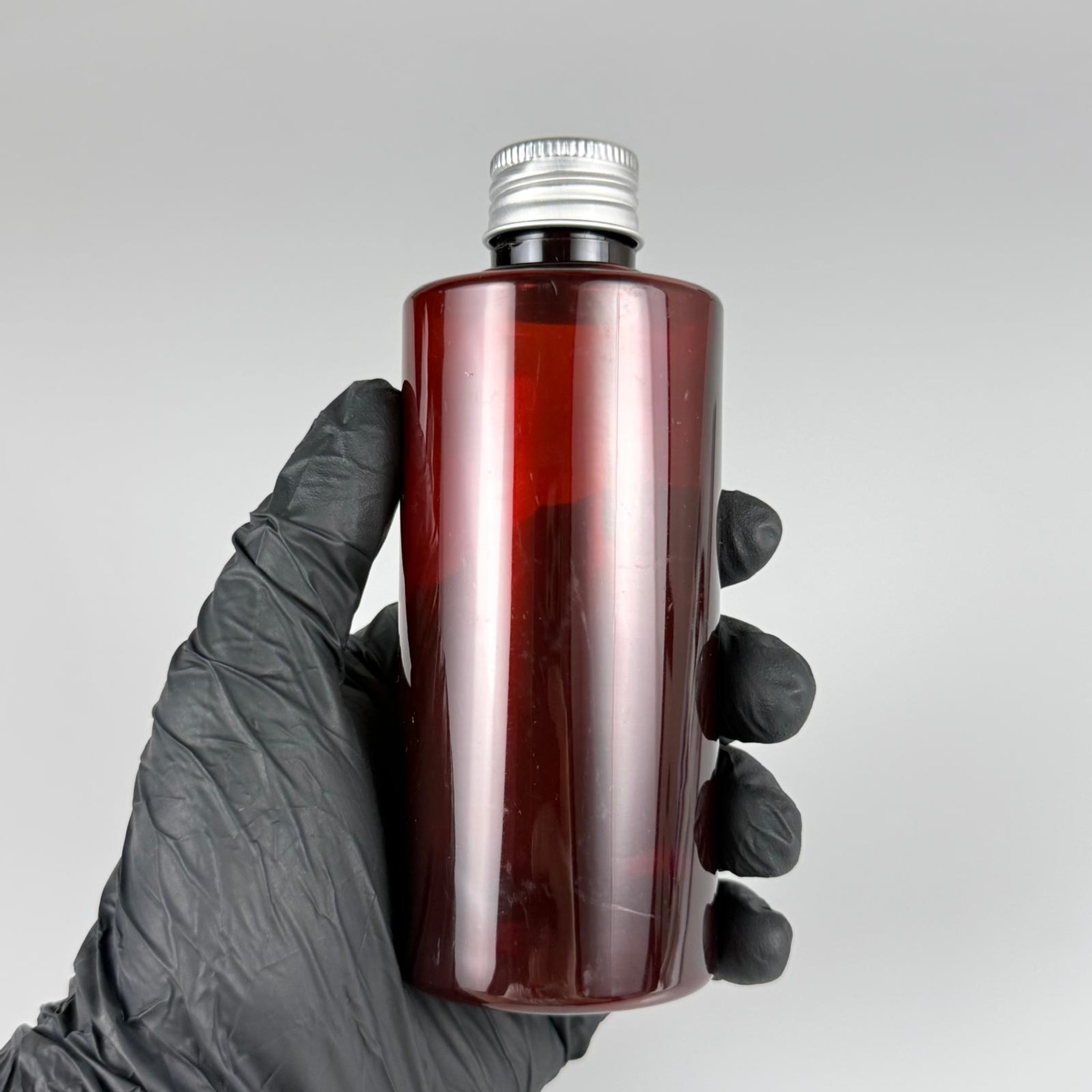 200 CC AMBER SİLİNDİR KESKİN KÜT MODEL SERT PET ŞİŞE (27 GR - 24 AĞIZ ) + KÖPÜK CONTALI GÜMÜŞ METAL ALÜMİNYUM KAPAKLI + KOLONYA TIPALI TAKIM - 200 ML KAPAKLI KAHVERENGİ PET ŞİŞELER
