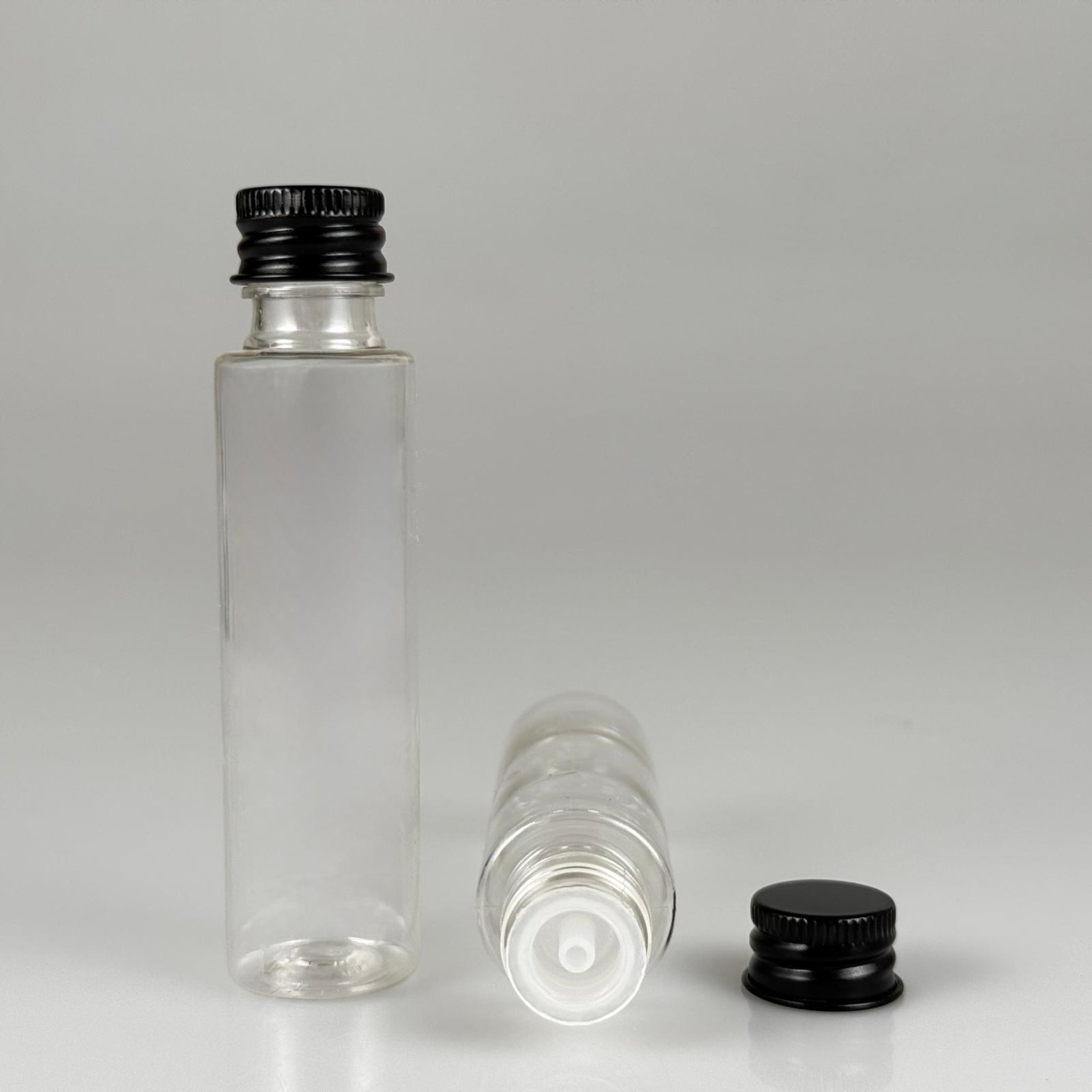 35 CC PET ŞİŞE - KÖPÜK CONTALI SİYAH ALÜMİNYUM METAL KAPAKLI + DAMLALIKLI KOLONYA TIPALI TAKIM - 35 ML ŞEFFAF PET ŞİŞE
