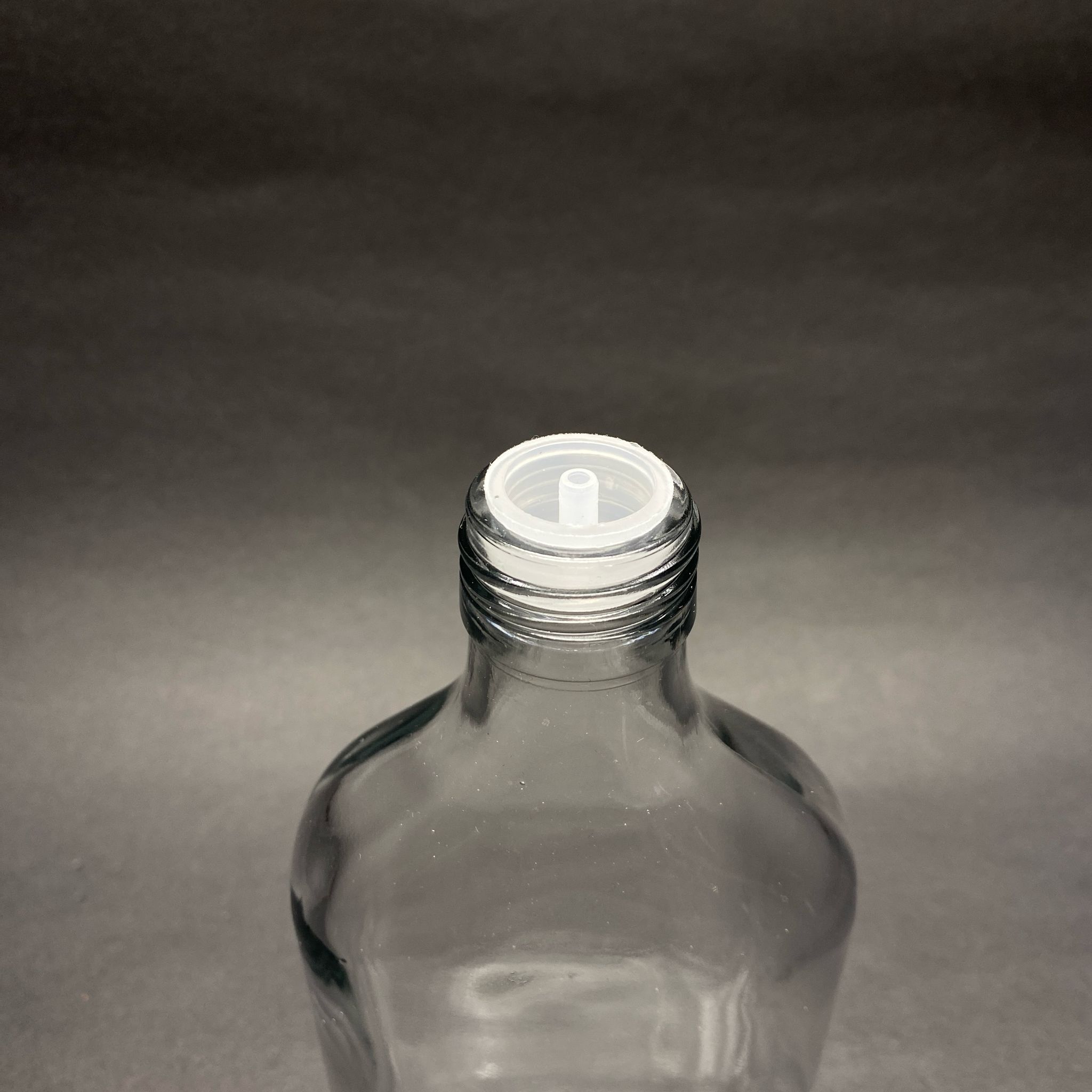 200 CC YASSI LÜX KOLONYA CAM ŞİŞE - BEYAZ KAPAKLI + KOLONYA TIPALI - 200 ML KAPAKLI CAM KOLONYA ŞİŞESİ