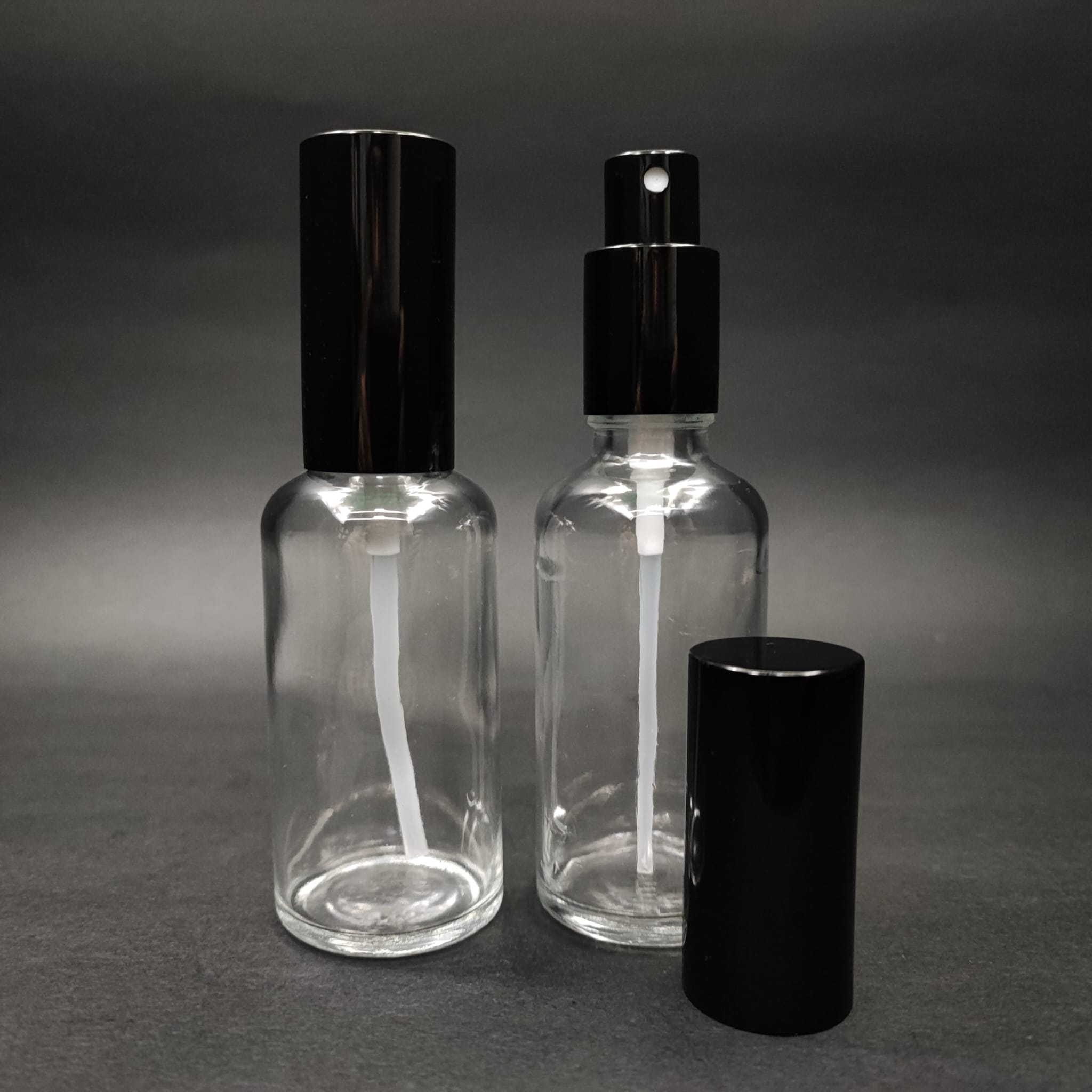 50 ML LÜKS VİDALI VALF ÇEVİRME PARFÜM ŞİŞELERİ - 50 CC ŞEFFAF CAM ŞİŞE - SİYAH METAL SPREYLİ KAPAKLI SET