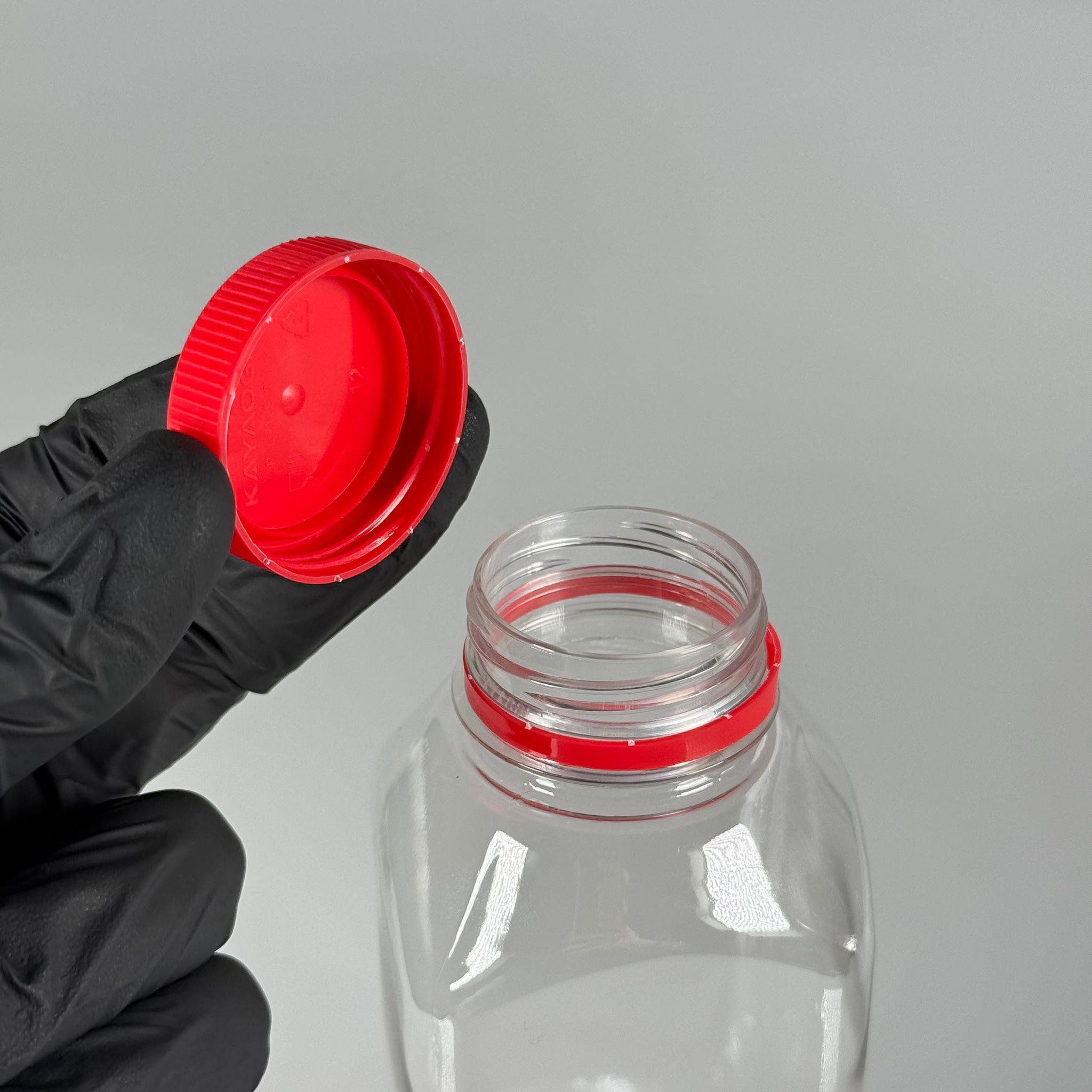 500 CC KÖŞELİ KARE PET ŞİŞE (28 GR) - 38 MM GENİŞ AĞIZLI KIRMIZI KİLİTLİ KAPAKLI - 500 ML DETOX, MEYVE SUYU, SMOOTHIE, AYRAN, SÜT, MEŞRUBAT VB İÇİN BOŞ PLASTİK ŞİŞELER