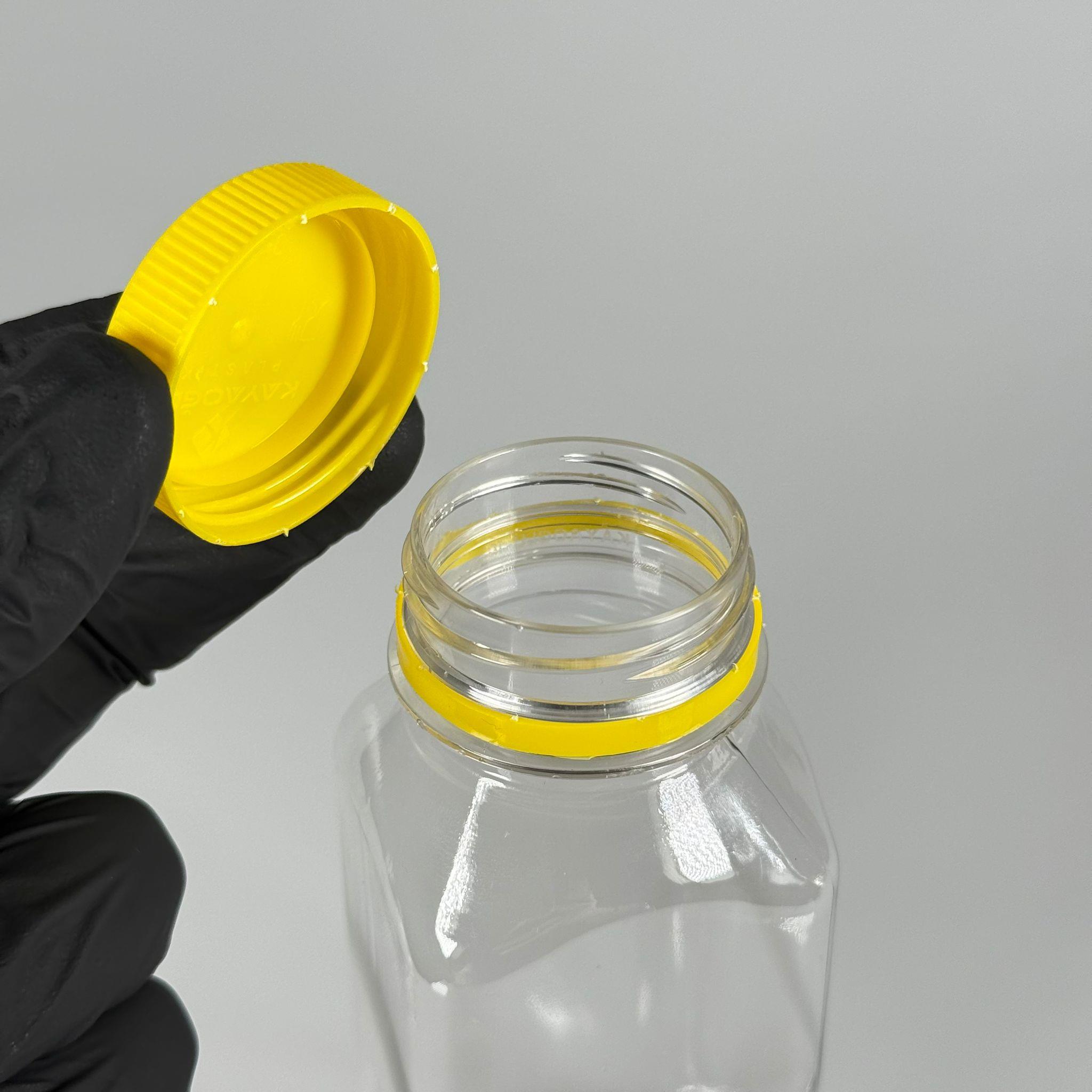 250 CC KÖŞELİ KARE PET ŞİŞE (18,5 GR) - 38 MM GENİŞ AĞIZLI SARI KİLİTLİ KAPAKLI - 250 ML DETOX, MEYVE SUYU, SMOOTHIE, AYRAN, SÜT, MEŞRUBAT VB İÇİN BOŞ PLASTİK ŞİŞELER