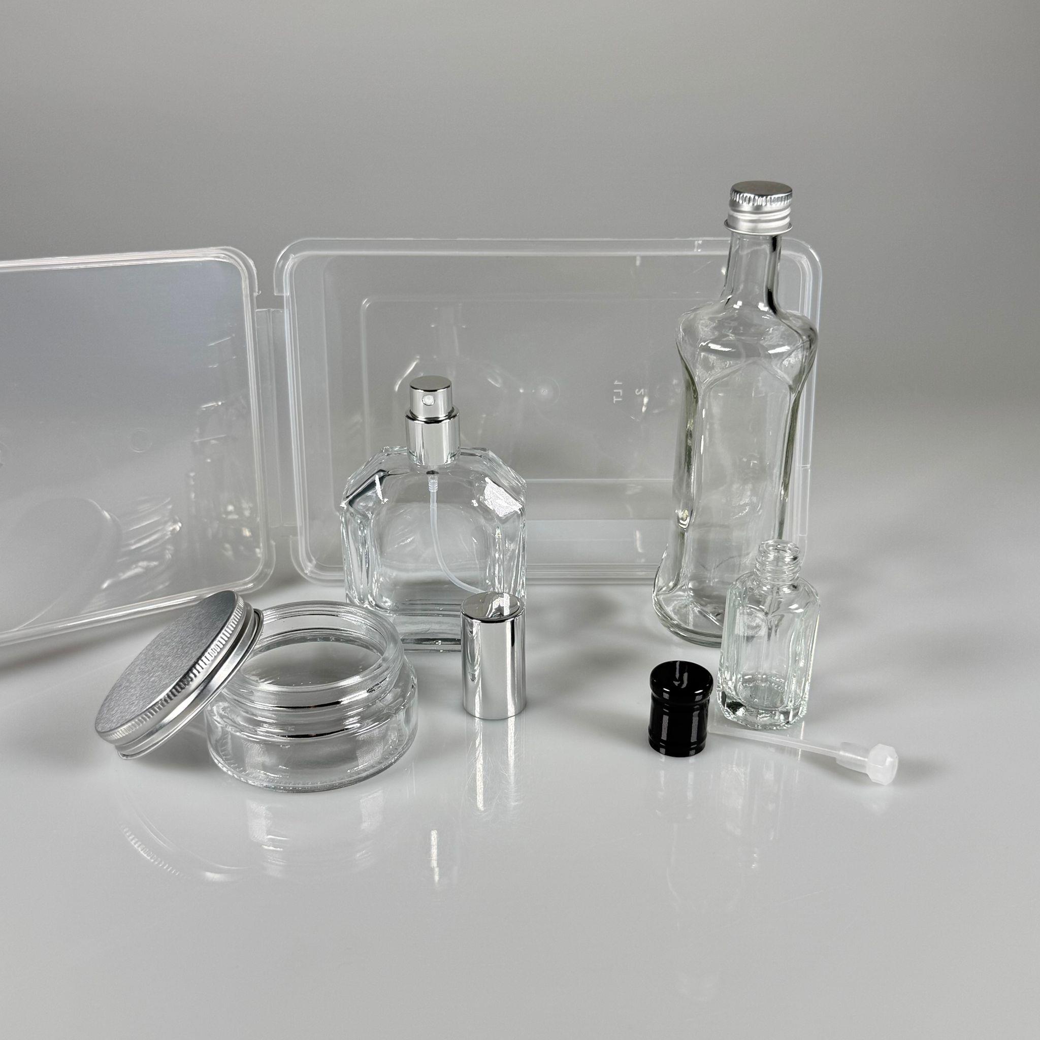 HAC, UMRE İÇİN AMBALAJ SETİ STANDART - 50 ML KAPAKLI CAM HURMA KAVANOZU + 100 ML KAPAKLI CAM ZEMZEM ŞİŞESİ + 50 ML SPREYLİ CAM LÜX GÜLSUYU ŞİŞESİ + 12 ML ÇUBUKLU CAM KOKU ŞİŞESİ + PLASTİK SAKLAMA KABI TAKIM