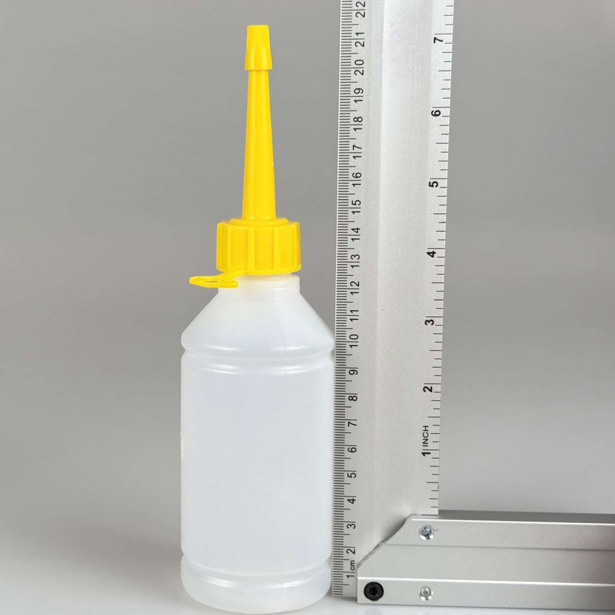 250 CC TİNER ŞİŞESİ - KİLİTLİ CONTALI  BEYAZ KAPAKLI + AKITICILI SİVRİ SARI KARTUŞ KAPAKLI - 250 ML KİMYASALA DAYANIKLI PLASTİK ŞİŞE - 0,25 LT POLİETİLEN ŞİŞE TOMBUL