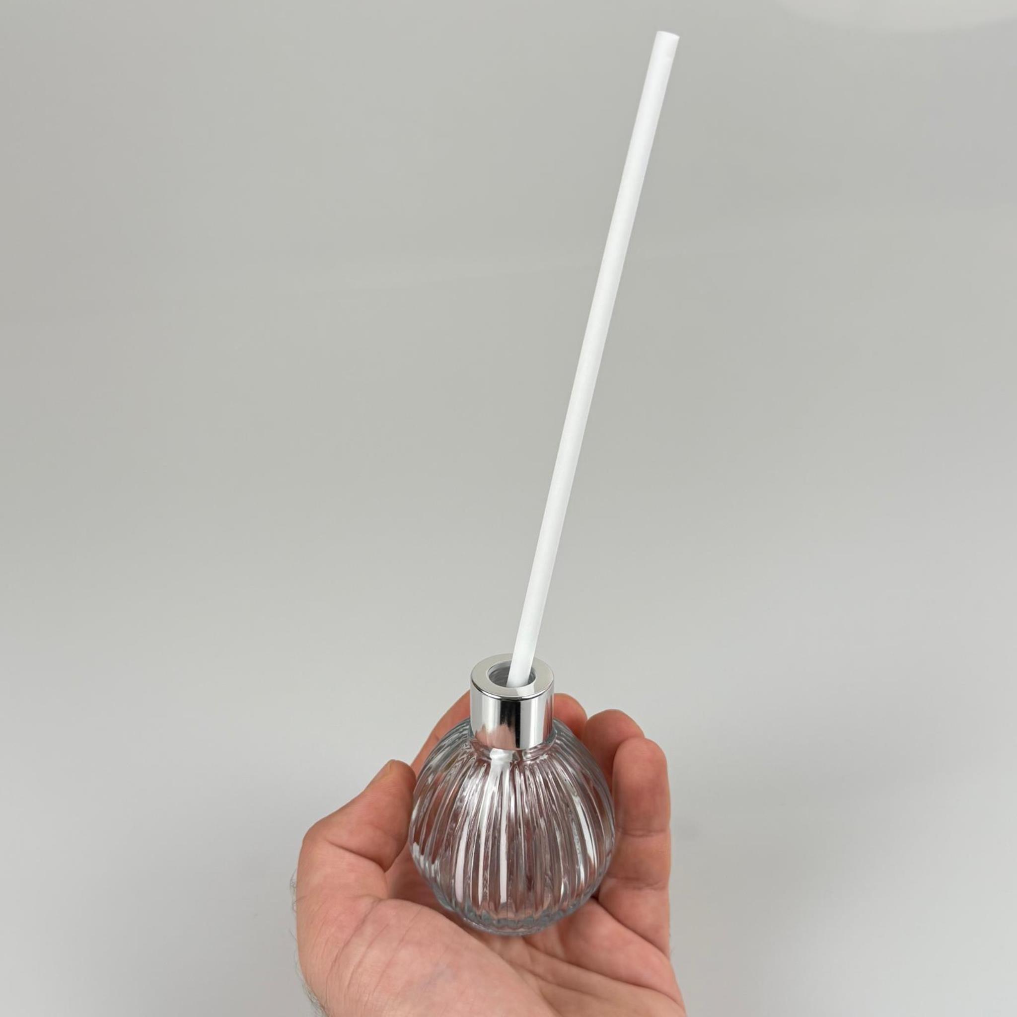 ÇİZGİLİ TOP MODEL CAM BAMBU ODA KOKUSU ŞİŞESİ + METAL GÜMÜŞ KAPAK + TIPA + KALIN BEYAZ FİBER BAMBU ÇUBUK - 50 ML SET TAKIM - HEDİYELİK PROMOSYON DİFFUSER ŞİŞELERİ
