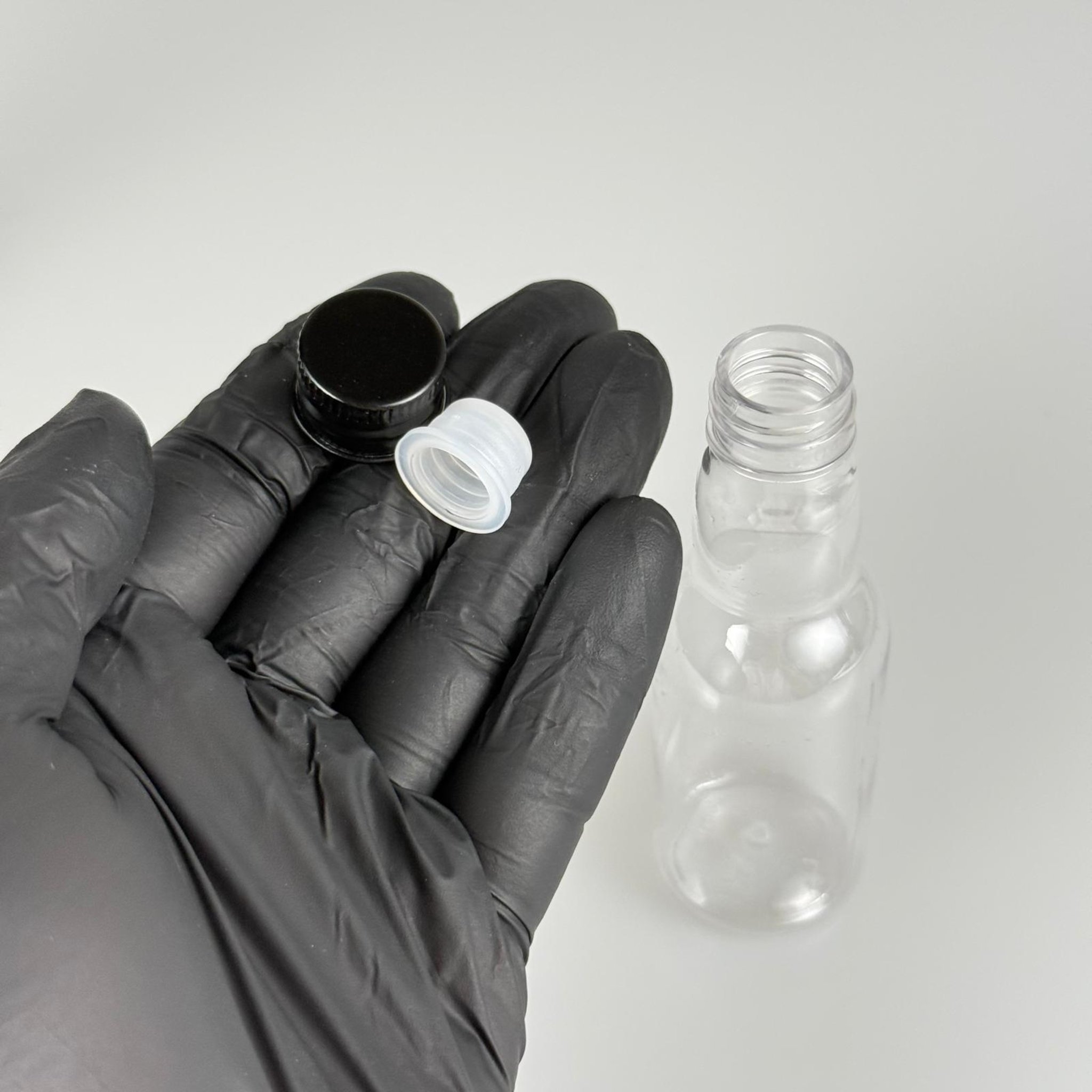 40 CC ŞEFFAF UZUN BOĞAZLI PET ŞİŞE + KÖPÜK CONTALI SİYAH ALÜMİNYUM METAL KAPAKLI + KÖR TIPALI TAKIM - 40 ML BOĞAZLI PET ŞİŞE