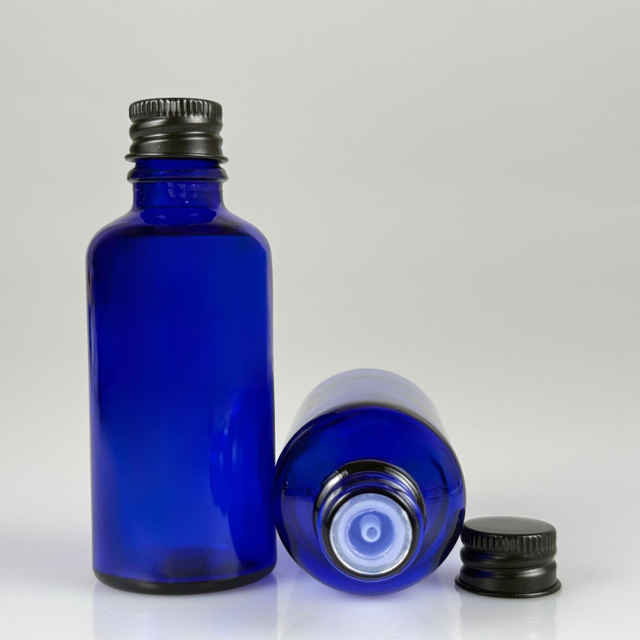 50 CC MAVİ CAM ŞİŞE + KÖPÜK CONTALI SİYAH ALÜMİNYUM METAL KAPAKLI + DAMLALIKLI KOLONYA TIPALI TAKIM - 50 ML MAVİ CAM ŞİŞE