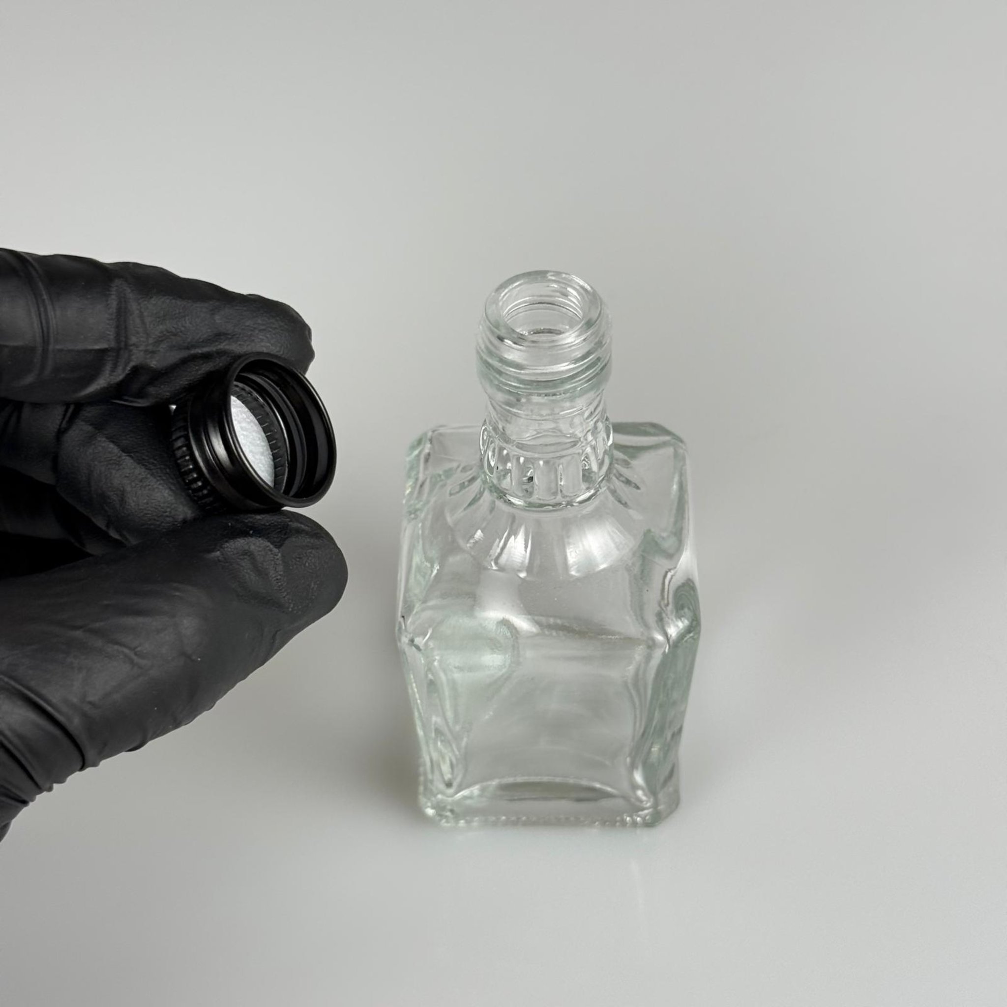 50 CC BOĞAZLI KONİK CAM ŞİŞE + SİYAH ALÜMİNYUM METAL KAPAKLI TAKIM - 50 ML PRESTİJLİ ŞİŞE